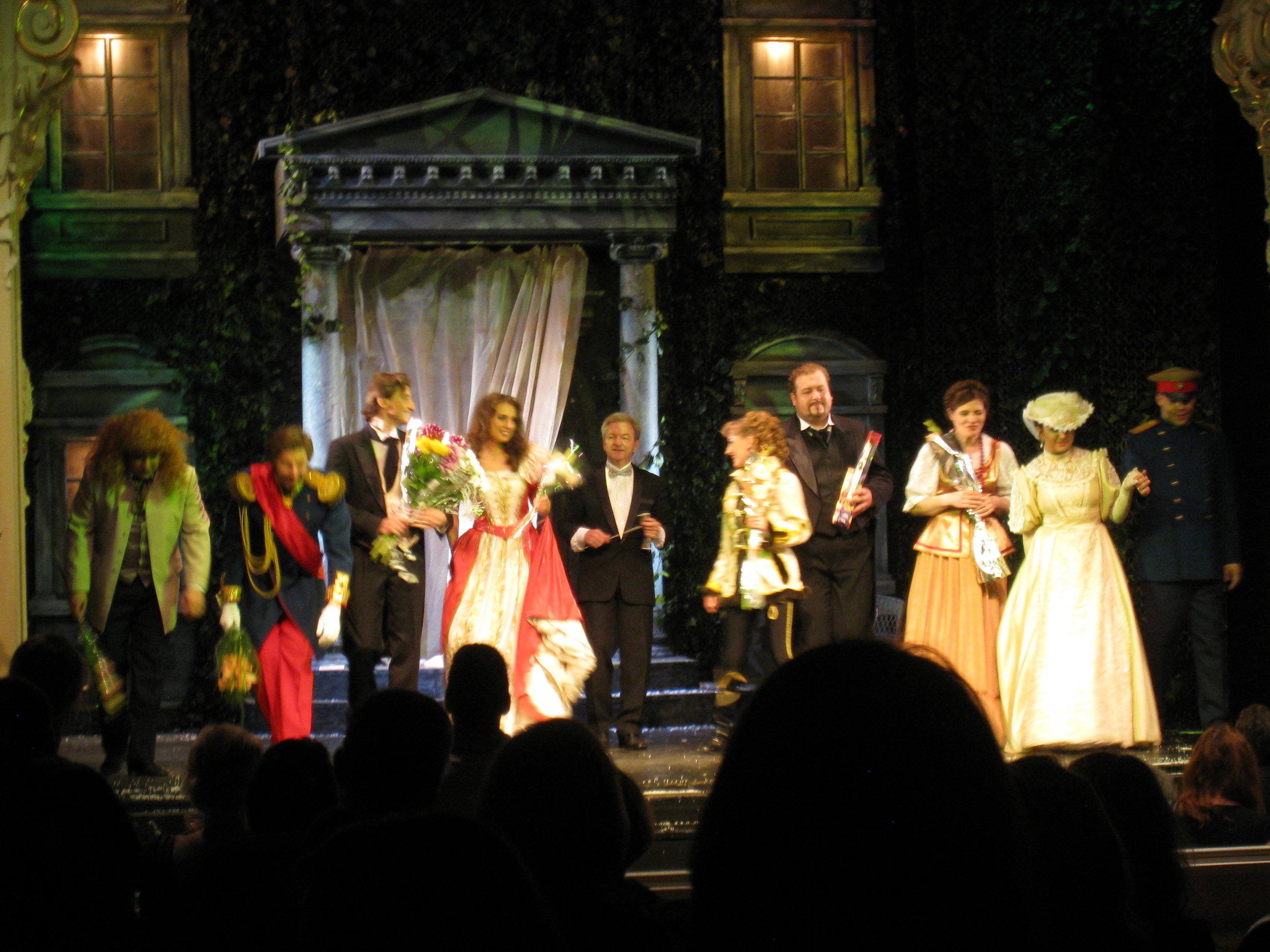  St. Petersburg--St. Petersburg State Chamber Opera House--Theatre--Company after performance 