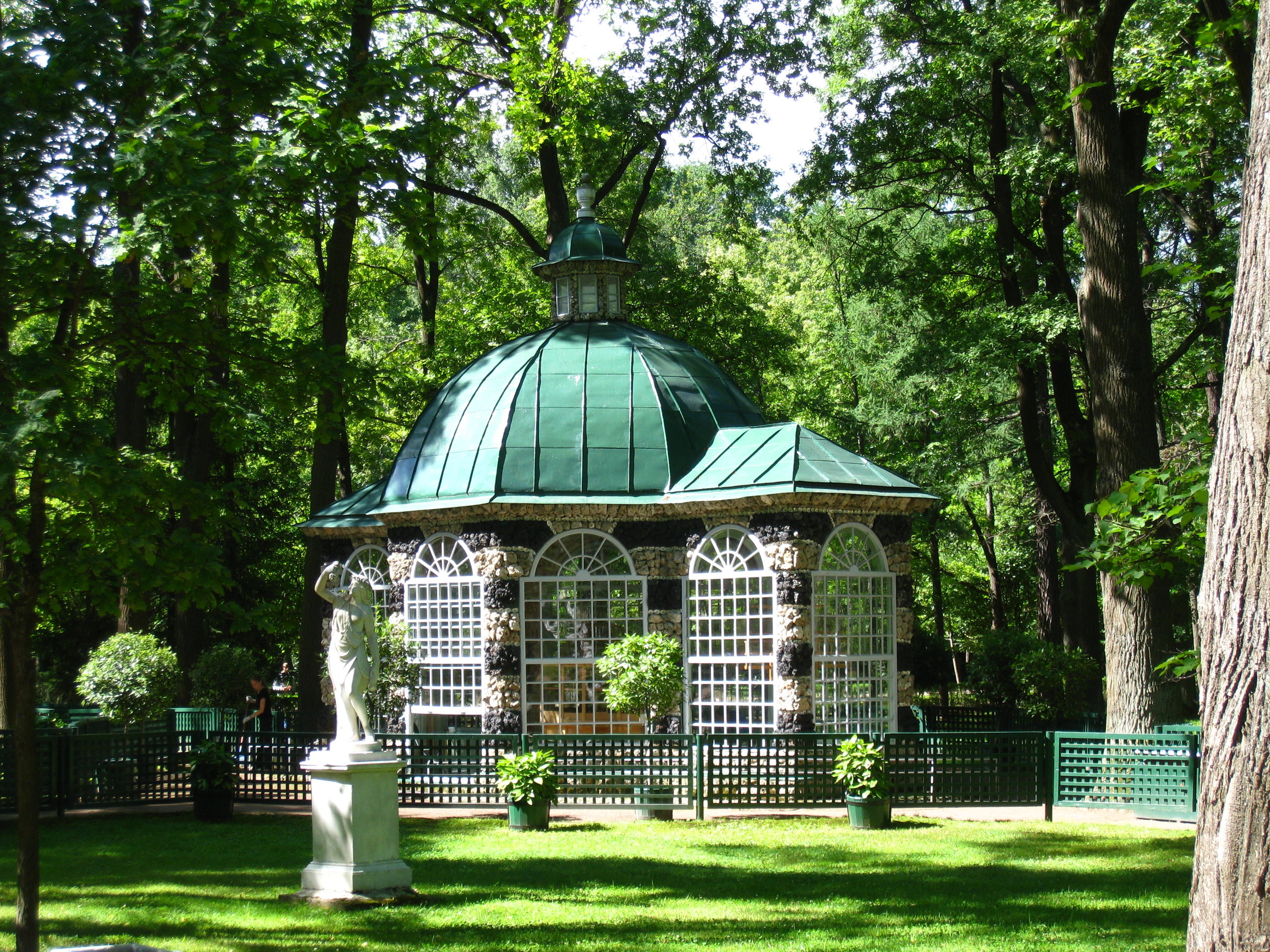  St. Petersburg--Peterhof--An aviary in the gardens 
