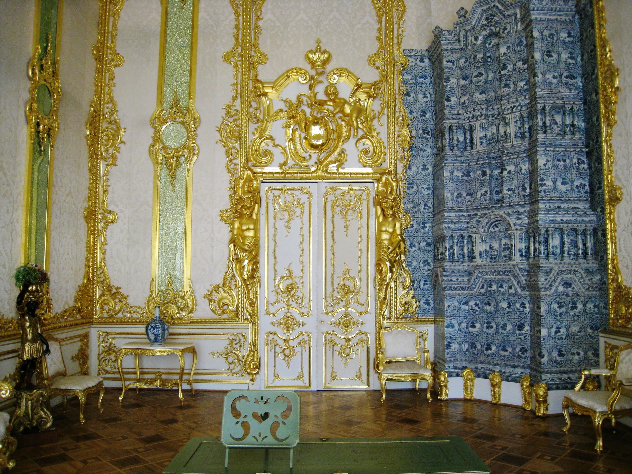  Puskin (Catherine Palace)--Interior with stove 