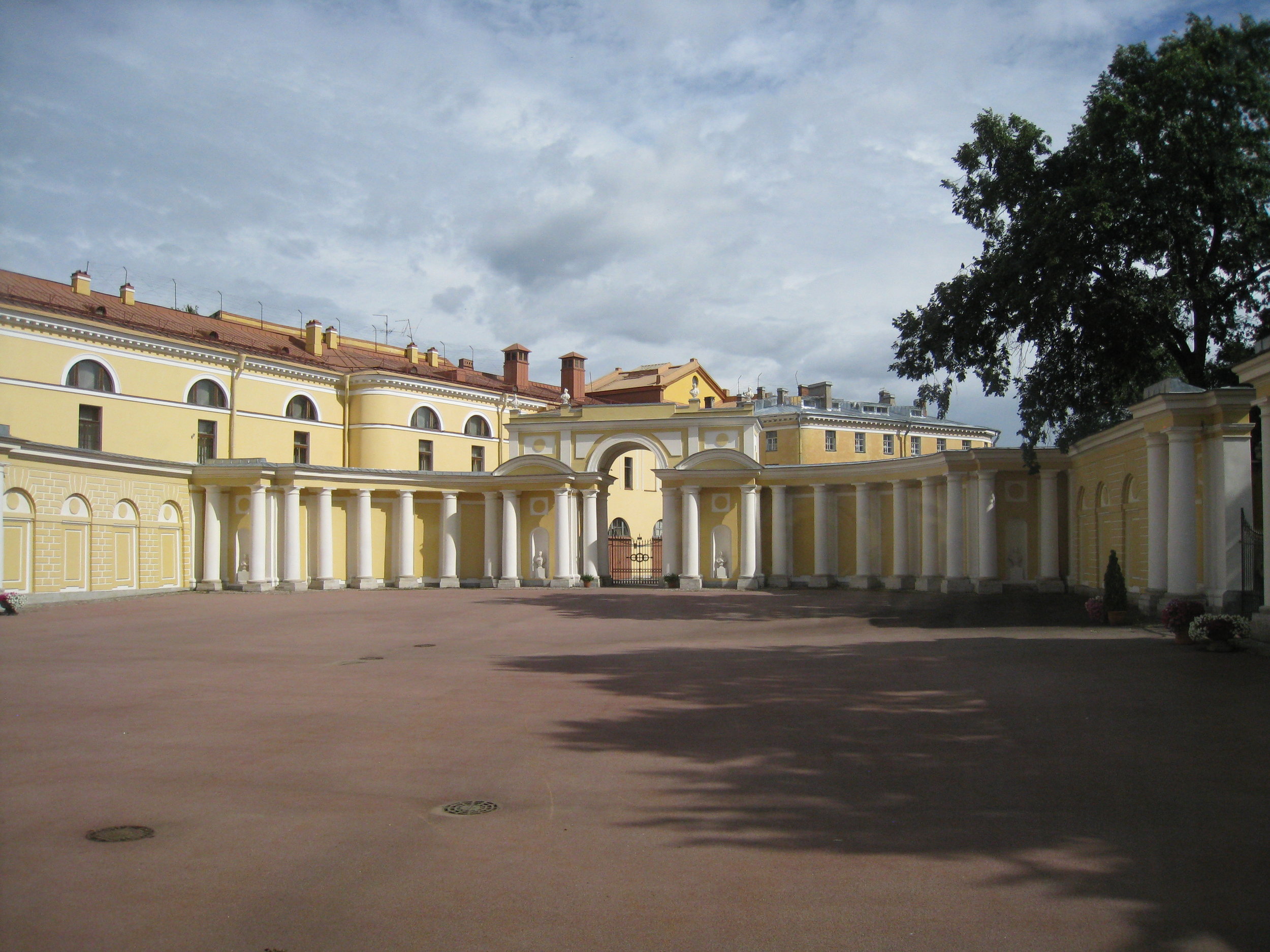  St. Petersburg--Yusupov Palace--Courtyard 