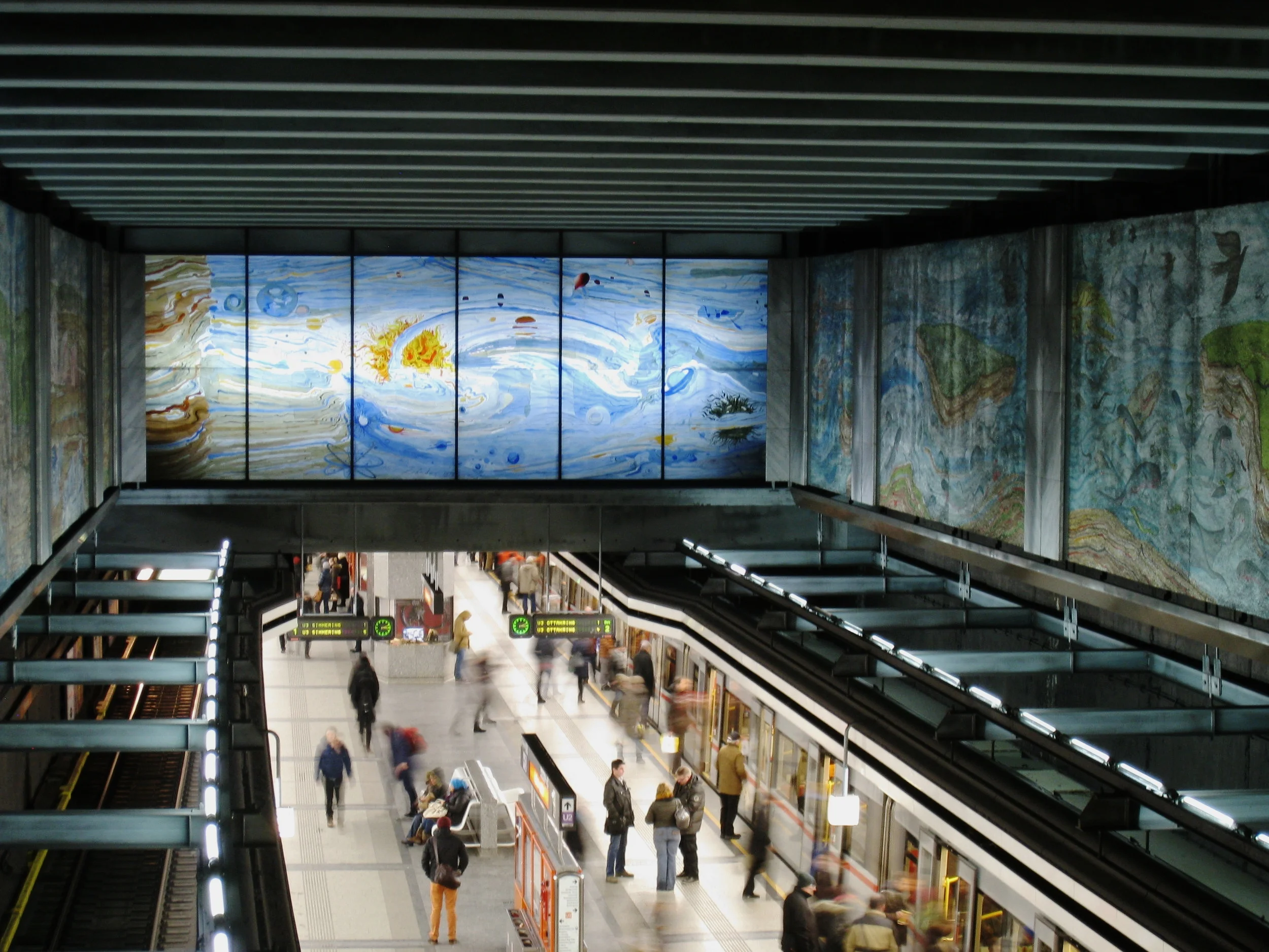 Vienna--Ubahn 3 to Ottakring at Volks Teatre station 