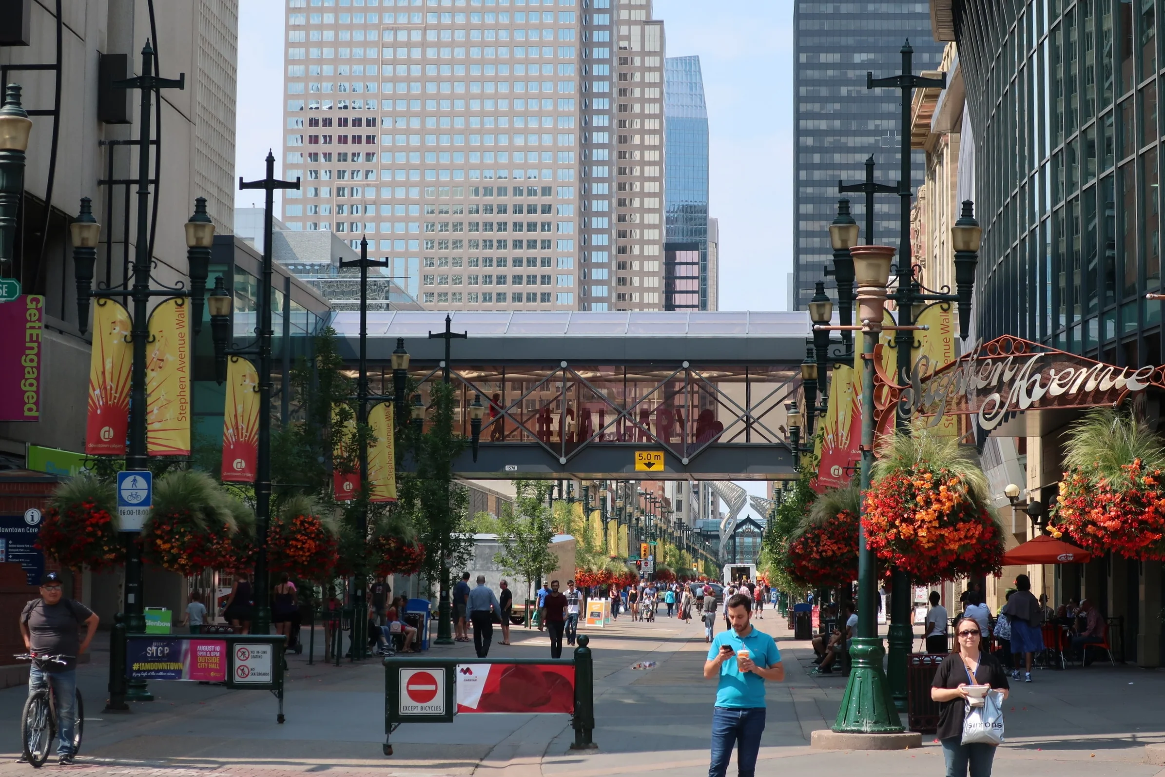  Calgary--Downtown--Main pedestrian street 