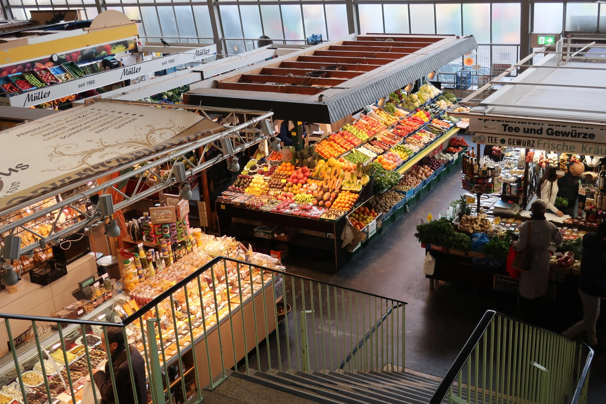 Frankfurt--Winter 2019--Innen Stadt, Kleinemarkthalle (indoor market) 
