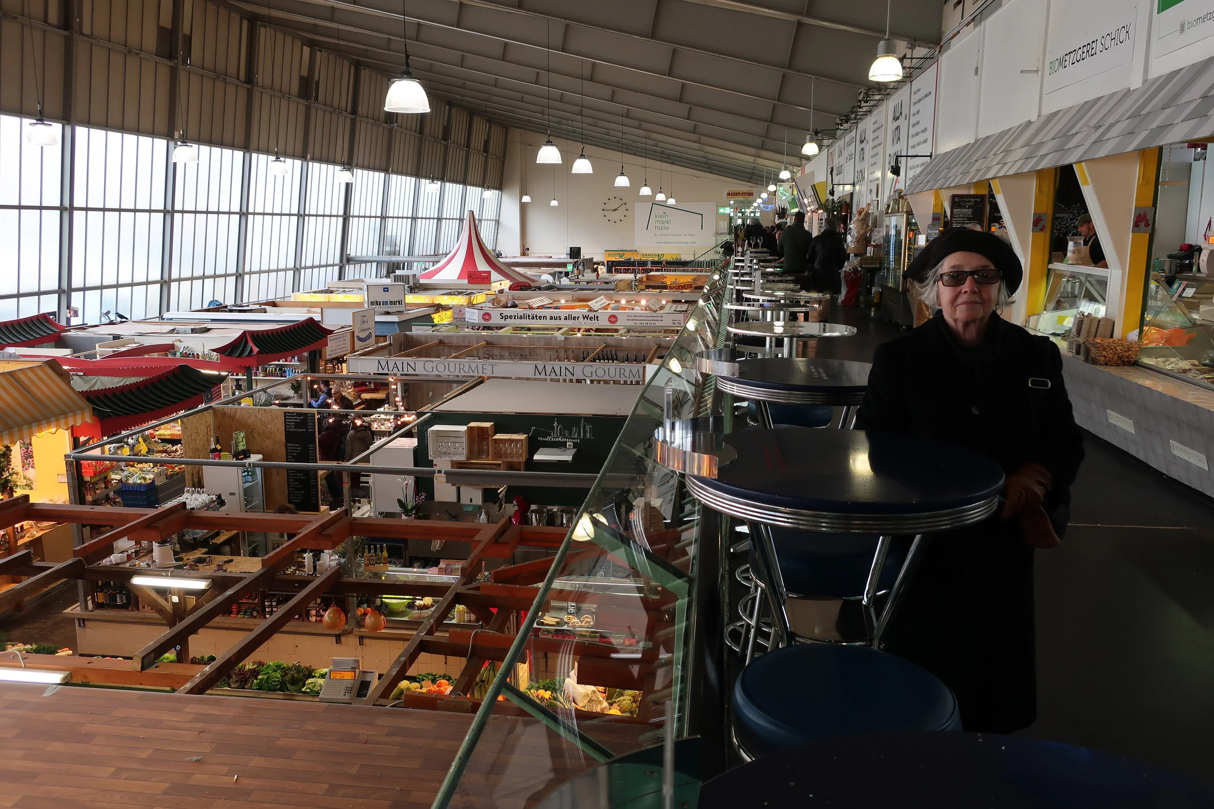  Frankfurt--Winter 2019--Innen Stadt, Kleinemarkthalle (indoor market) 