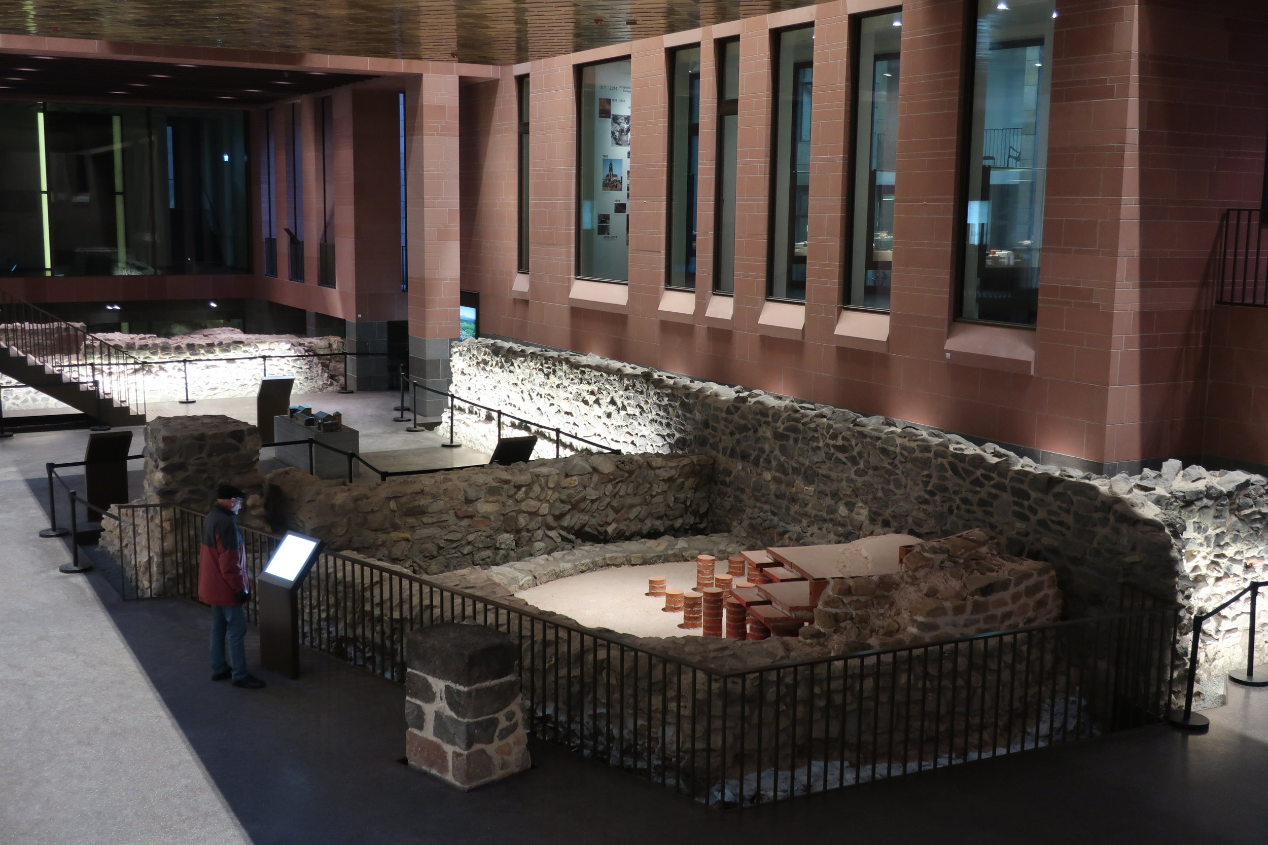  Frankfurt--Winter 2019--Innen Stadt, Archeological Museum 