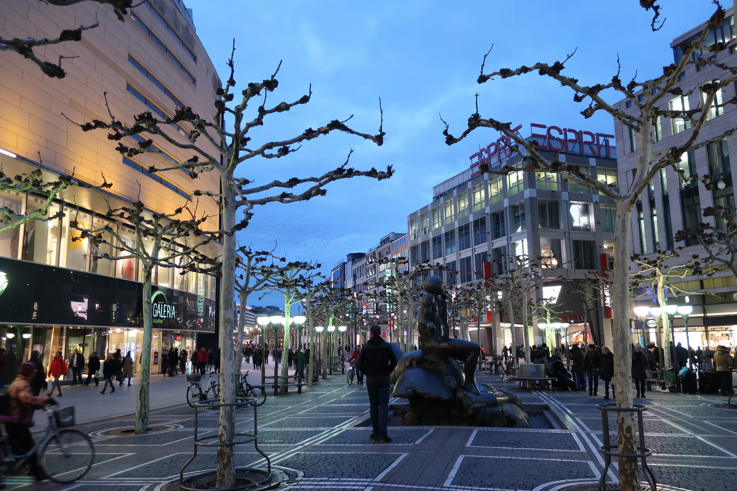  Frankfurt--Winter 2019--Innen Stadt, Hauptwache Plaza and pedestrian street--Main shopping area and Goethe's birthplace 