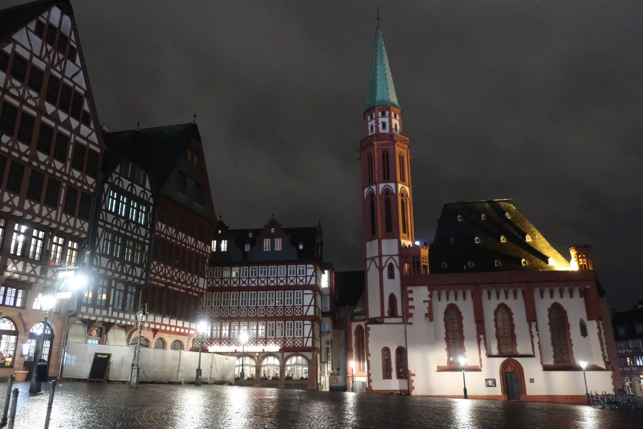  Frankfurt--Winter 2019--Roemerberg Plaza--Town Hall 