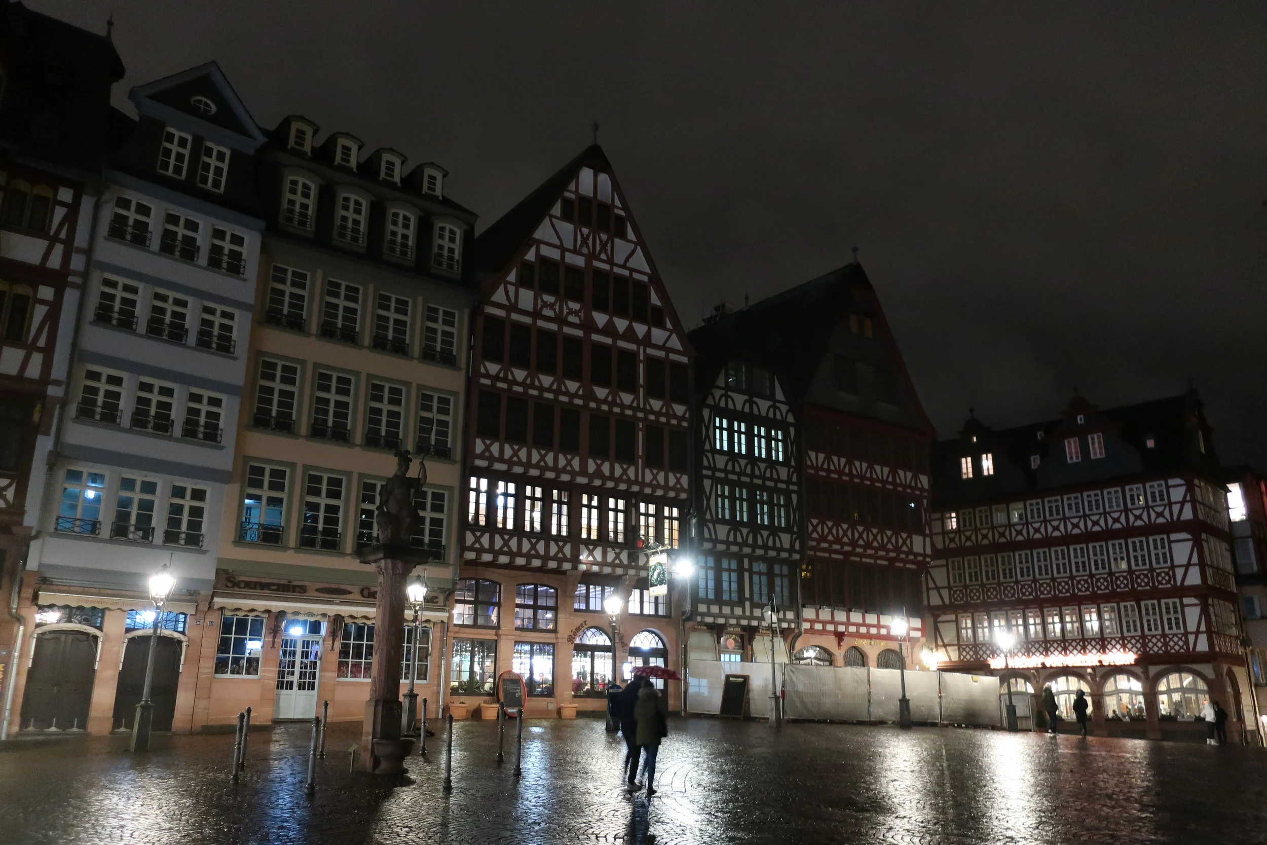  Frankfurt--Winter 2019--Roemerberg Plaza 