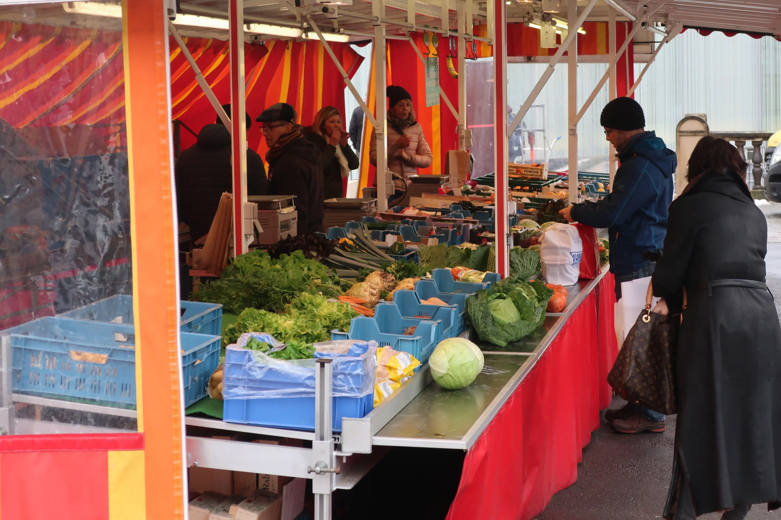  Luxembourg--Winter 2019--The market in front of city hall 