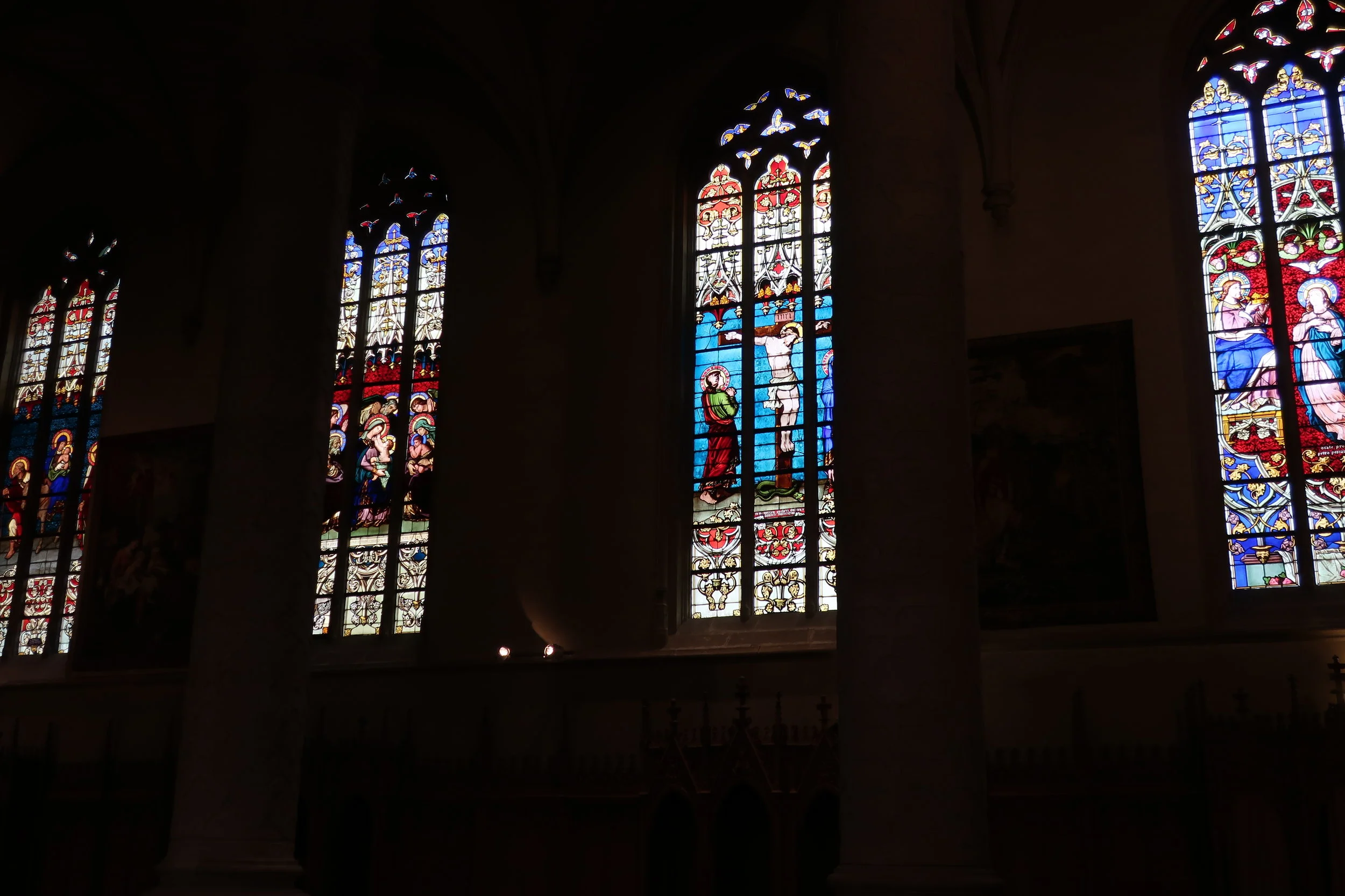  Luxembourg--Winter 2019--Dom Notre Dame--Left side stained glass 