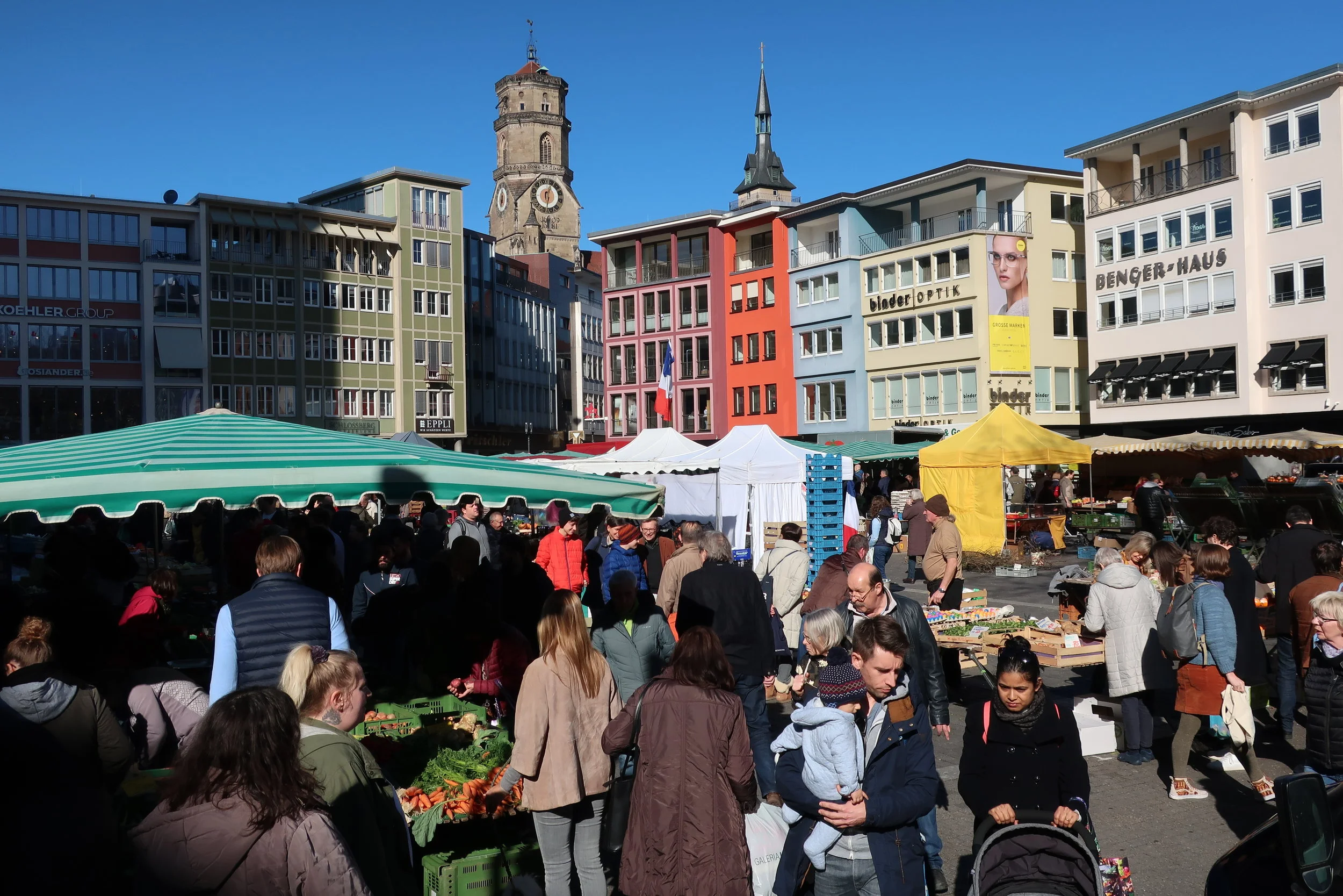  Stuttgart--Winter 2019--Marktplatz--Saturday market on a very pleasant February day 
