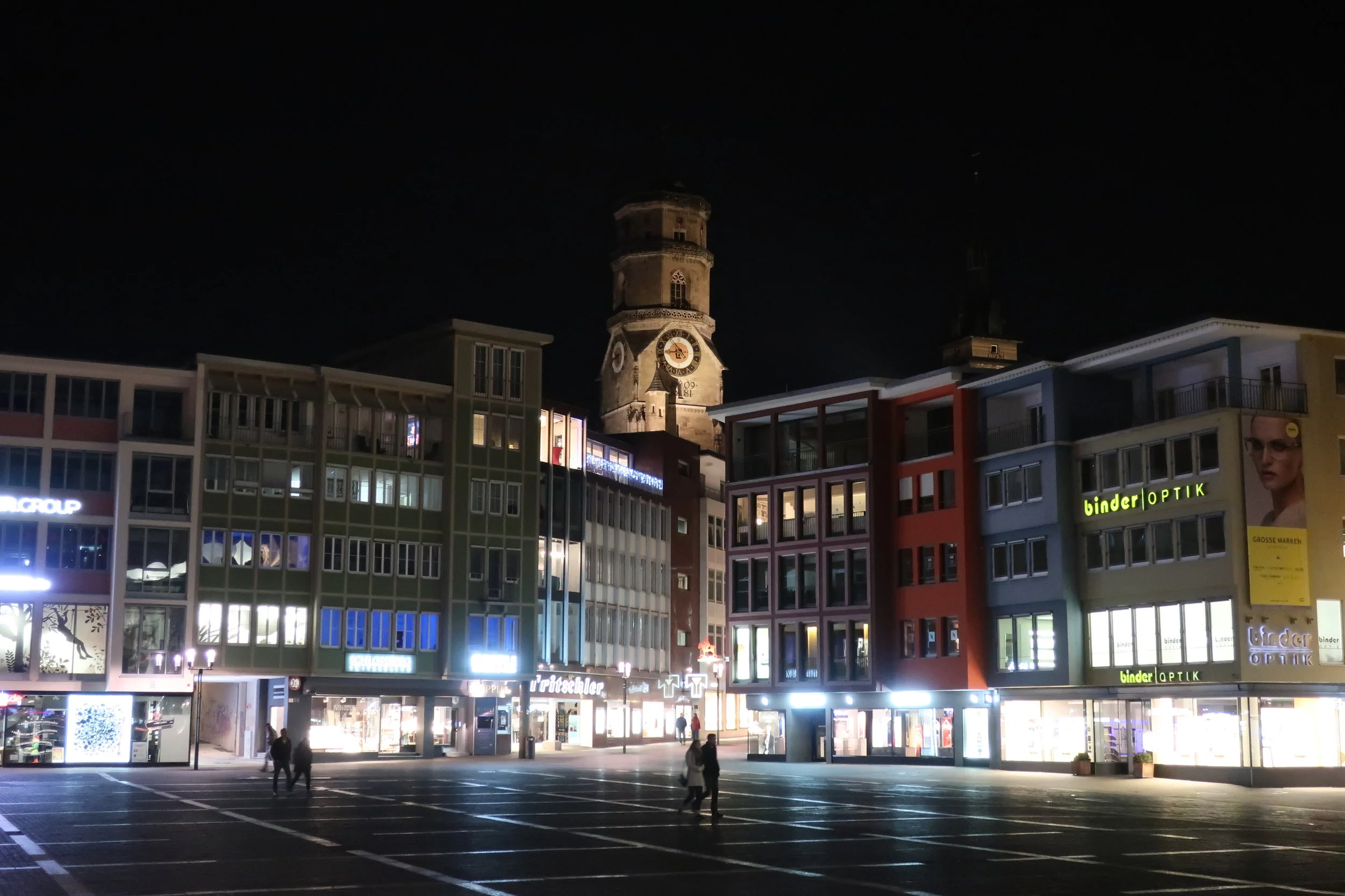  Stuttgart--Winter 2019--Marktplatz with Stiftung Church in back 