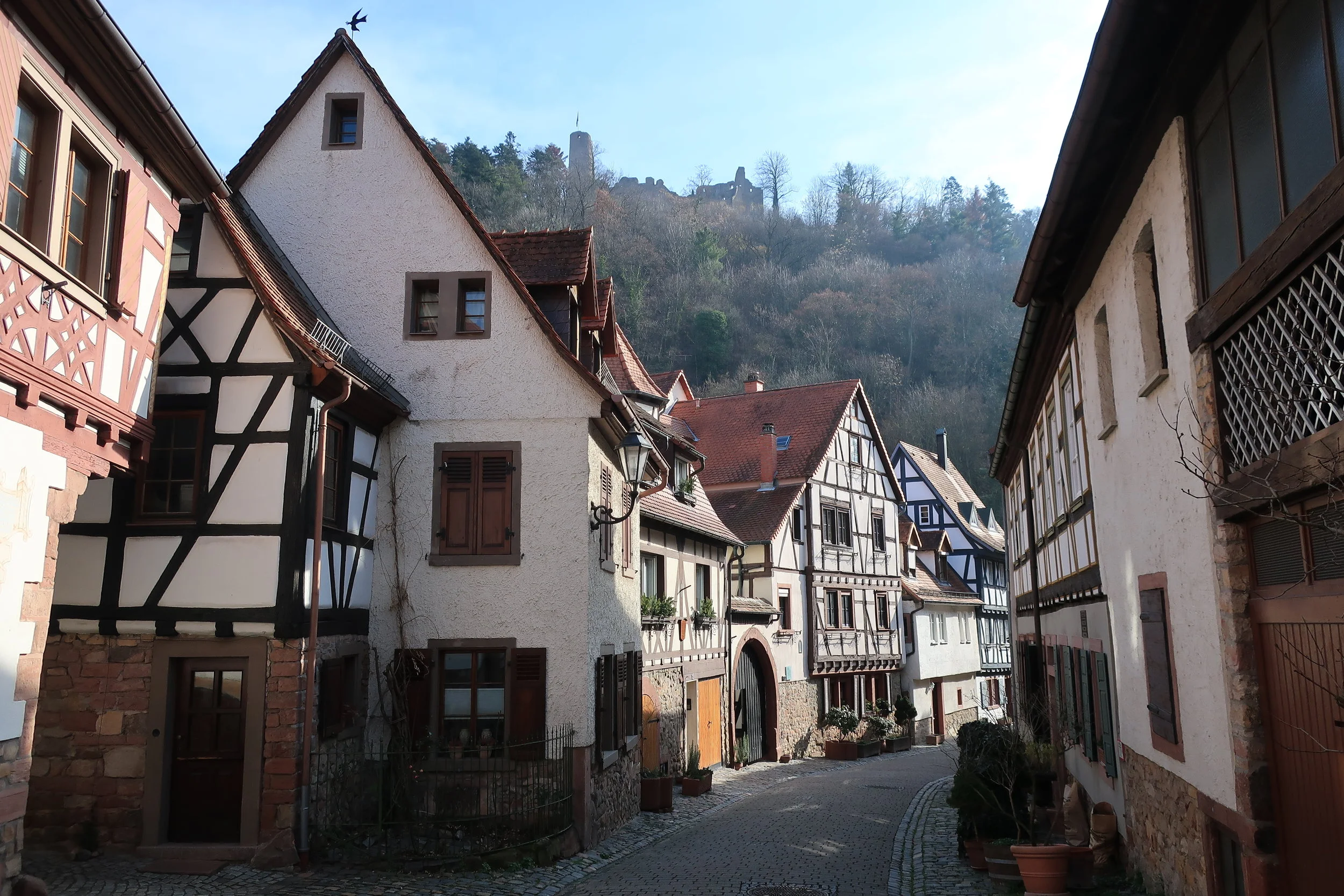  Weinheim--Winter 2019--Judenstrasse with the castle above 