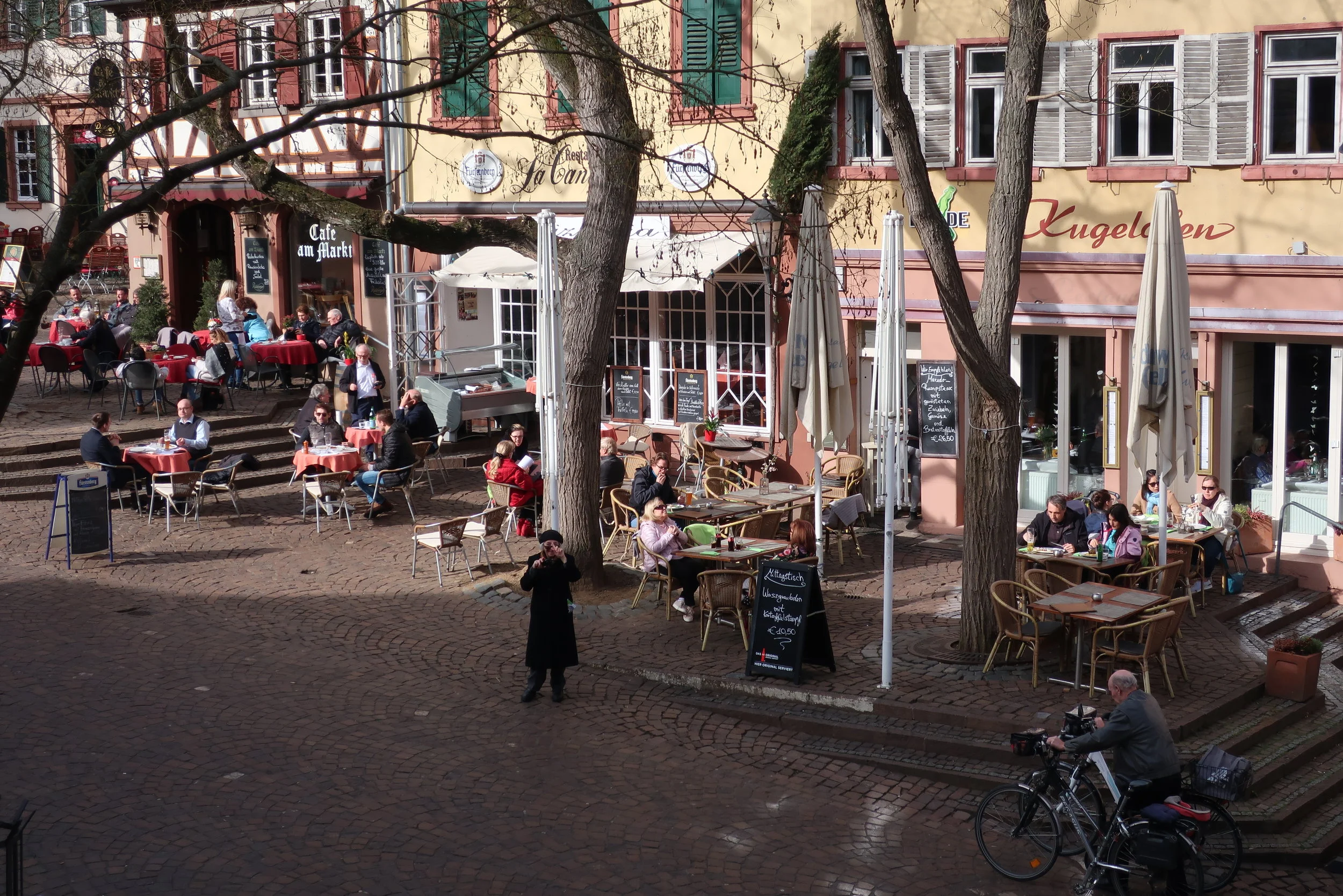  Weinheim--Winter 2019--Marktplatz--Carrol Benner Kindel taking my picture 