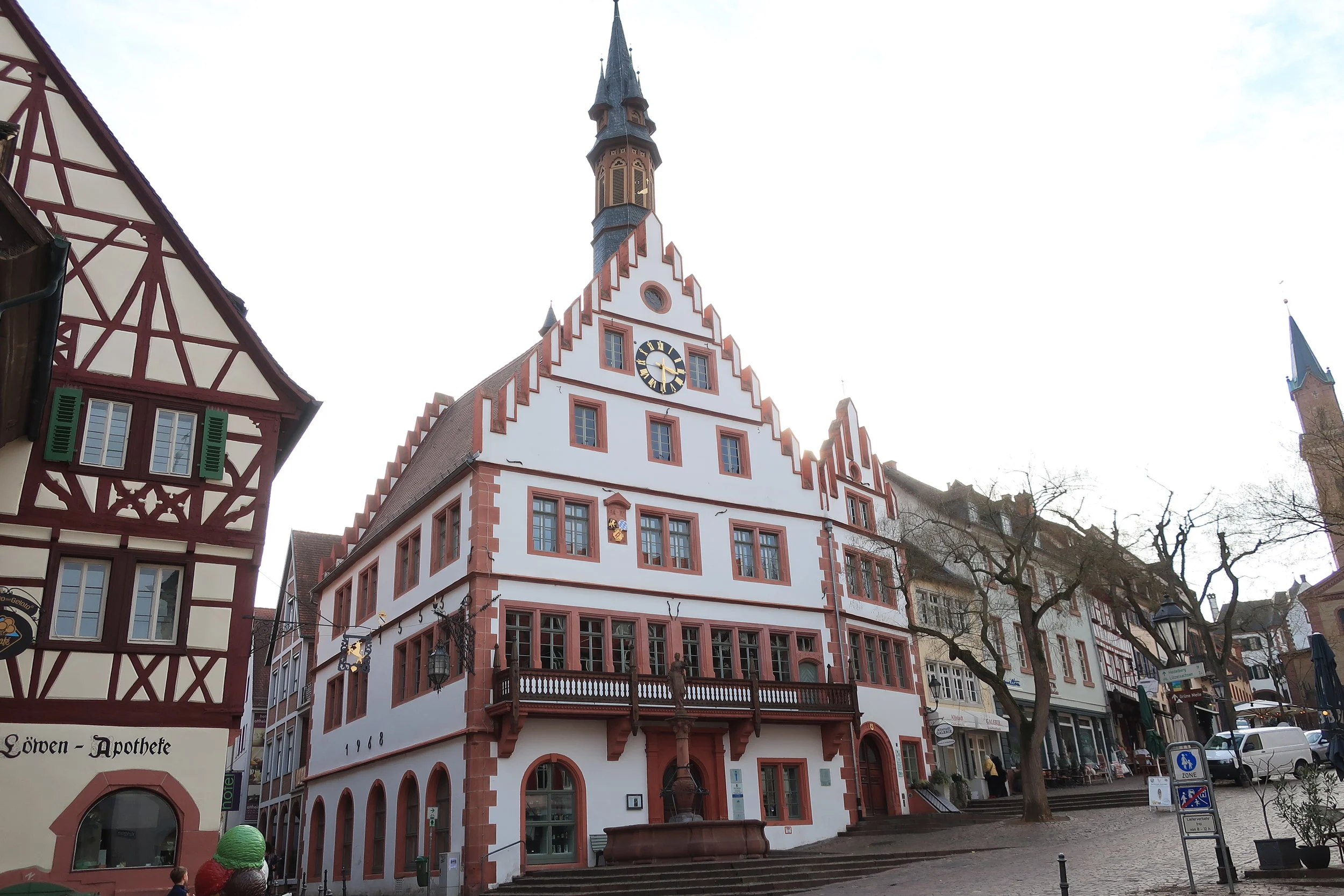  Weinheim--Winter 2019--Marktplatz--Old Rathaus 