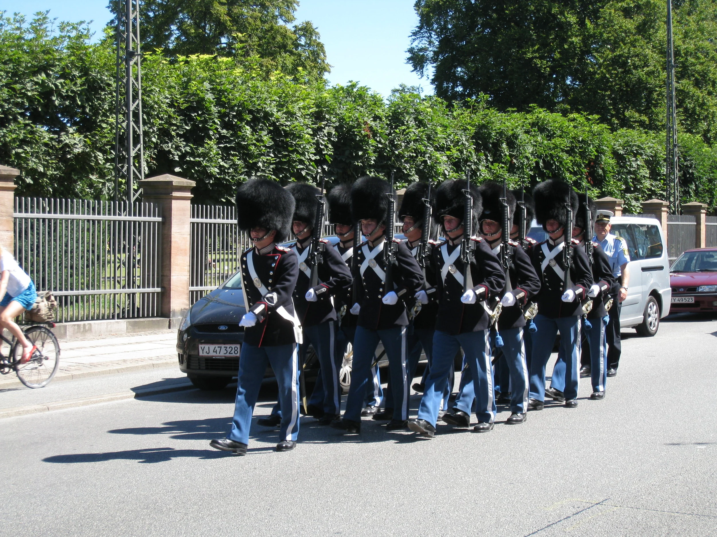  Copenhagen, Guard from Rosenborg Castle in formationCopenhagen, Guard from Rosenborg Castle in formation 