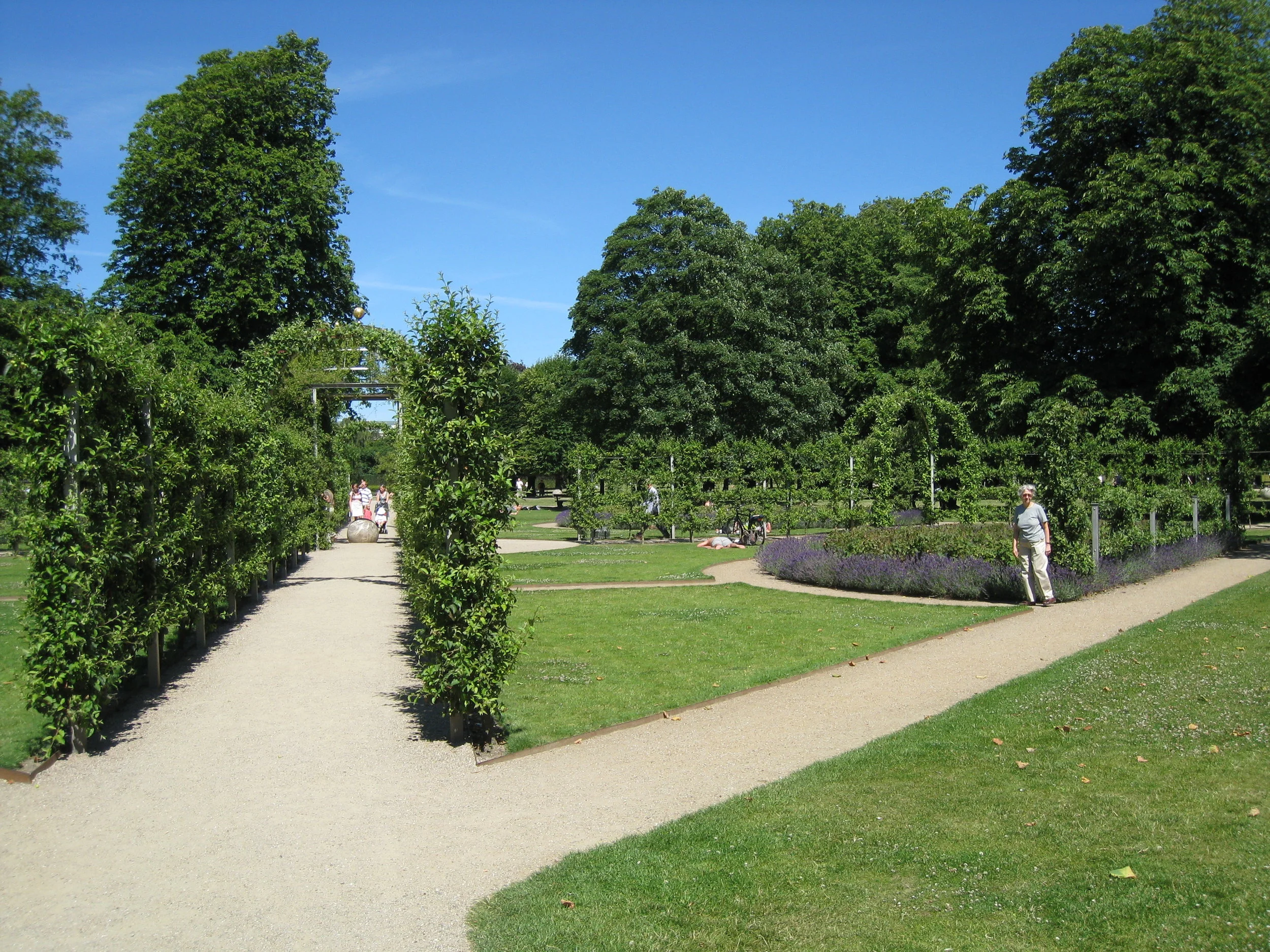  Copenhagen, Gardens around Rosenborg Castle 