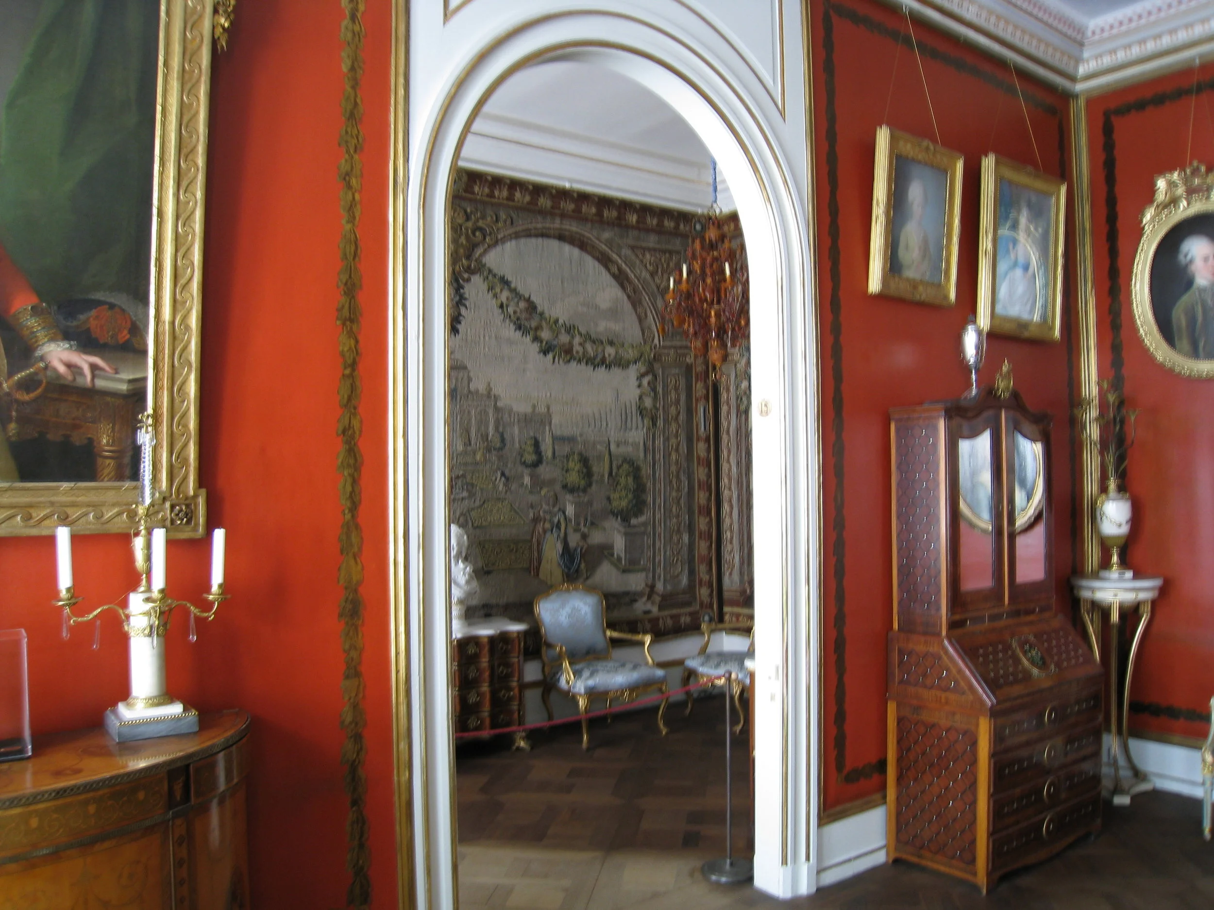  Copenhagen, Rosenborg Castle, view to Amber Chandlier 