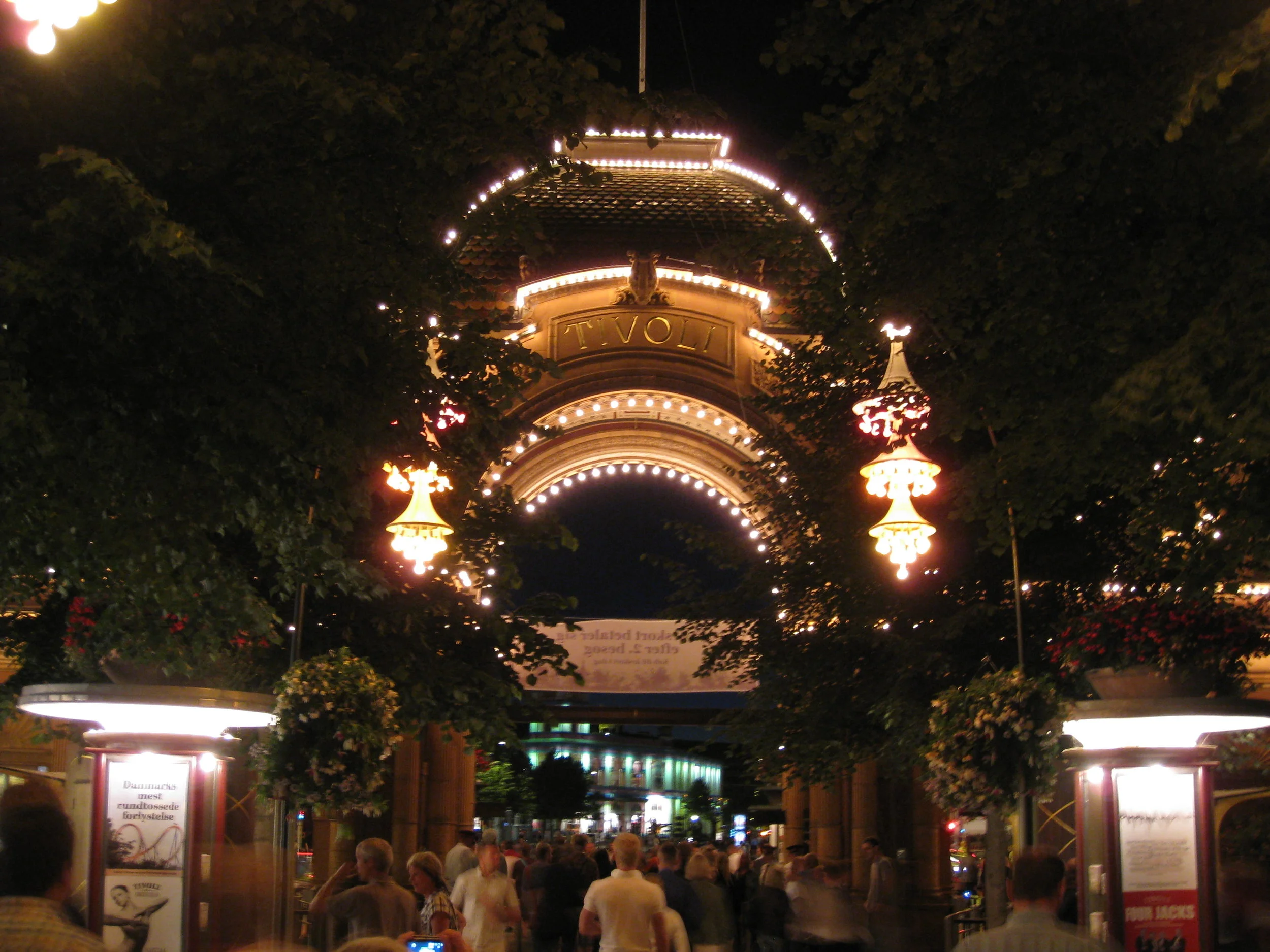  Copenhagen, leaving Tivoli at night 