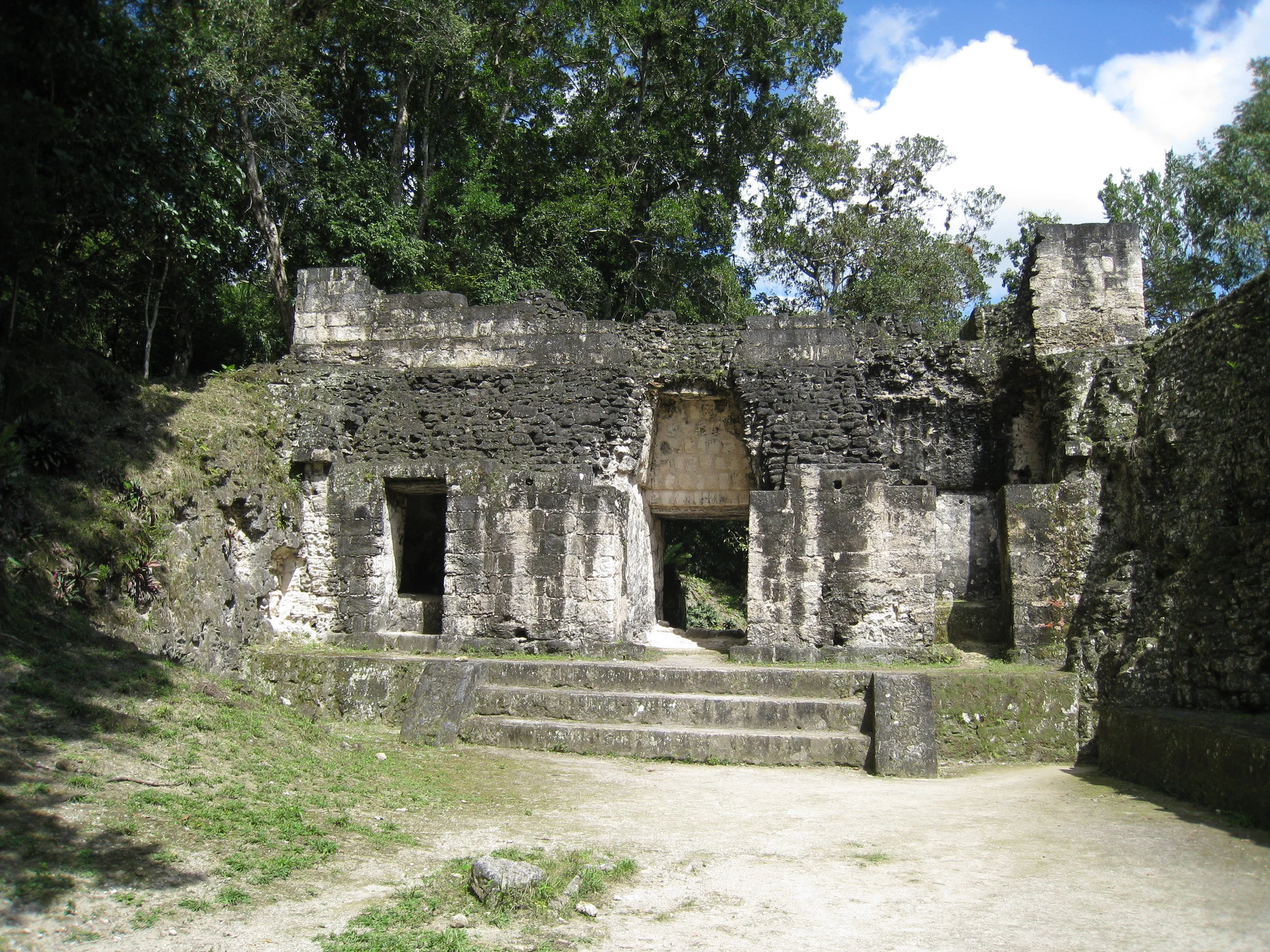  Tikal--Palace of Acanaladuras 