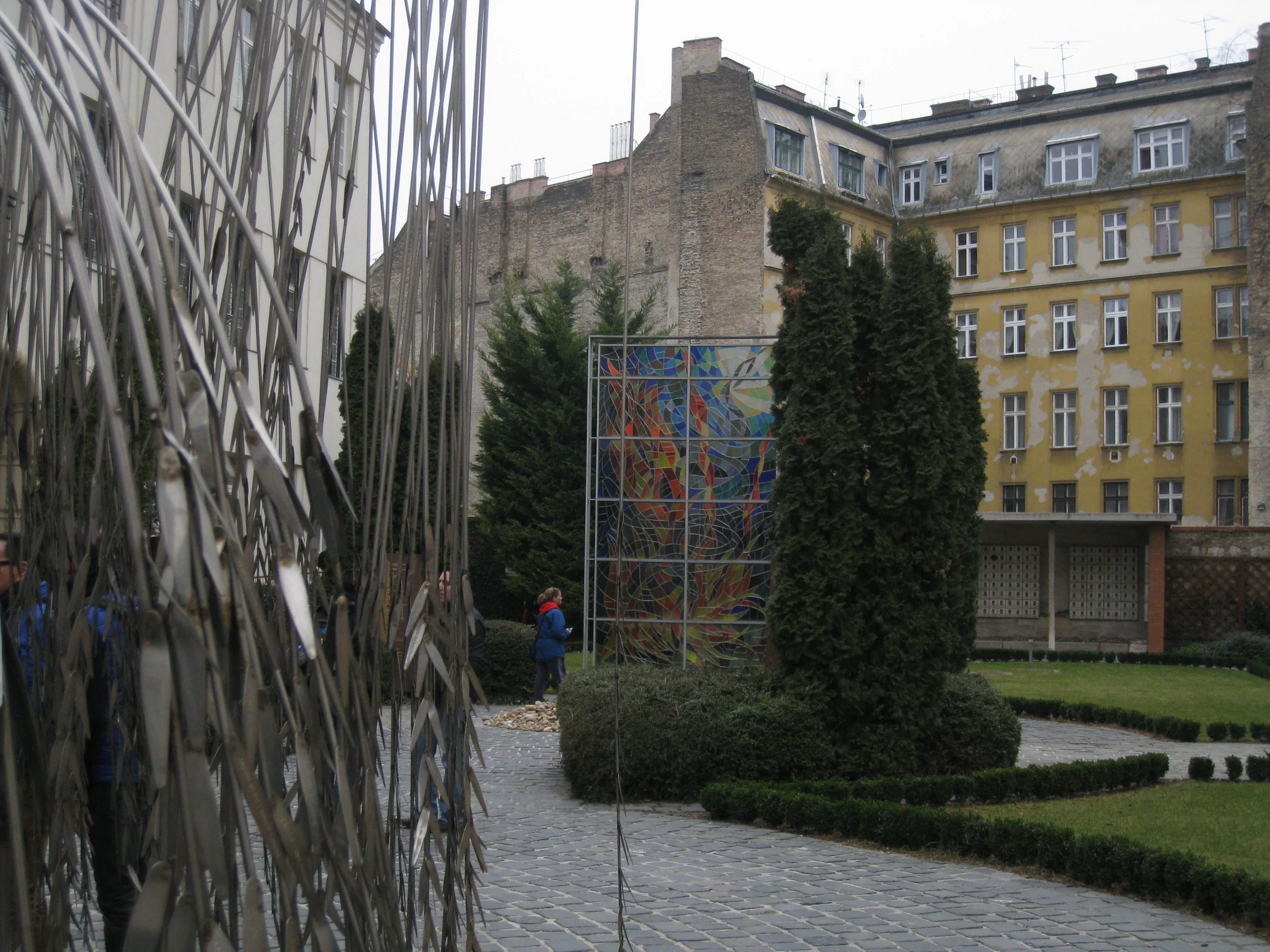  Budapest--Grand Synagogue--Weeping Willow remembrance and memorial stained glass 