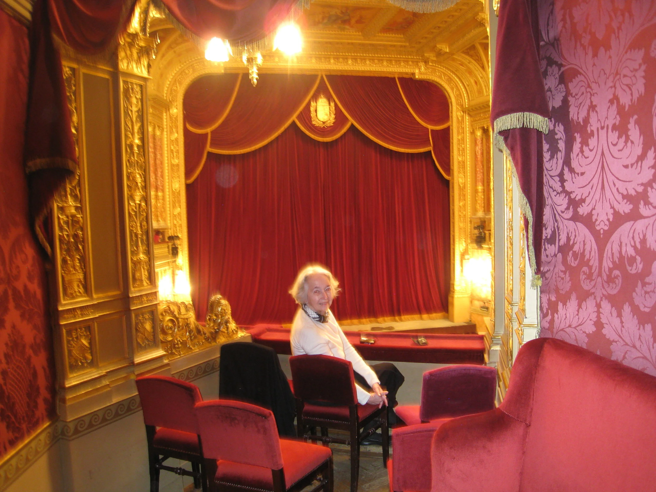  Budapest--Opera House--Carrol in our seats 