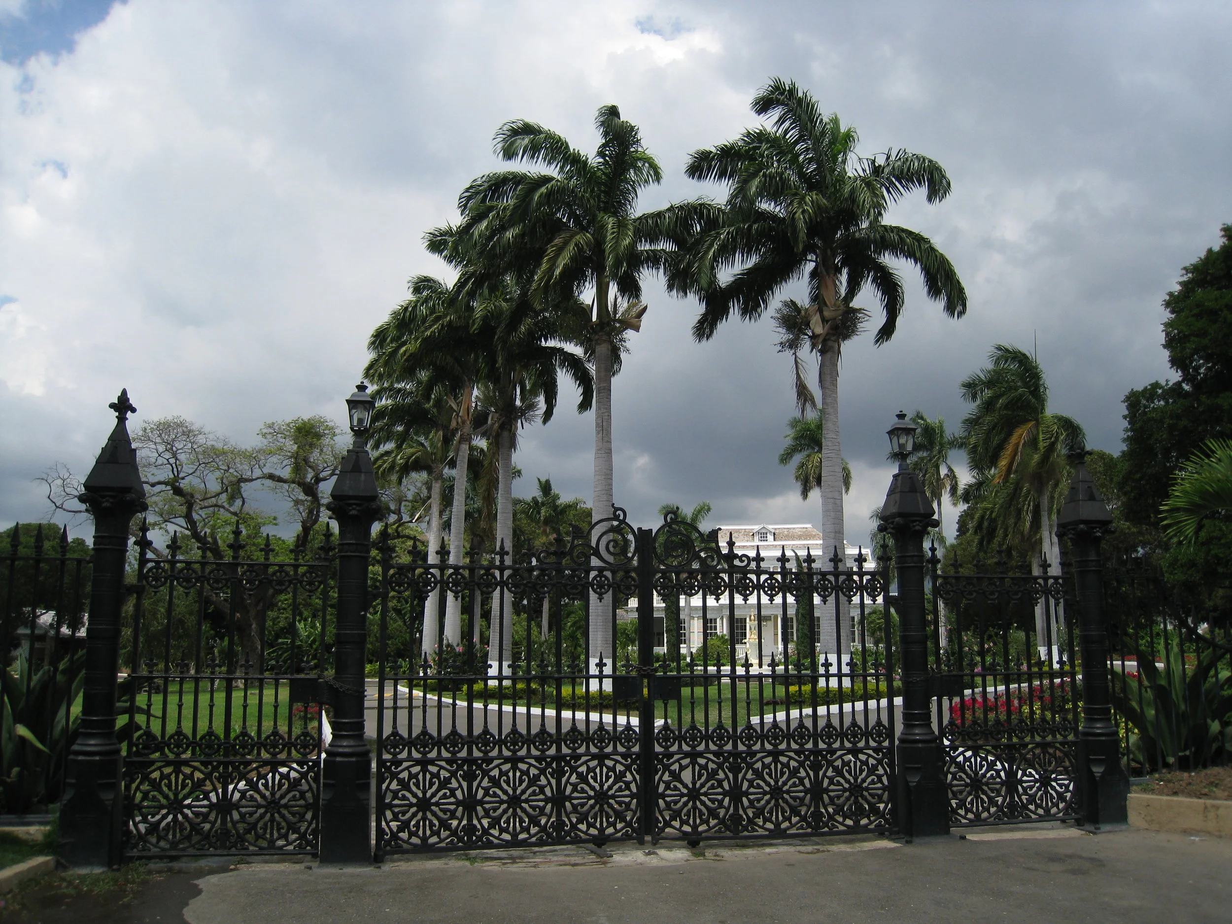  Kingston 2009--Devon House main gate 