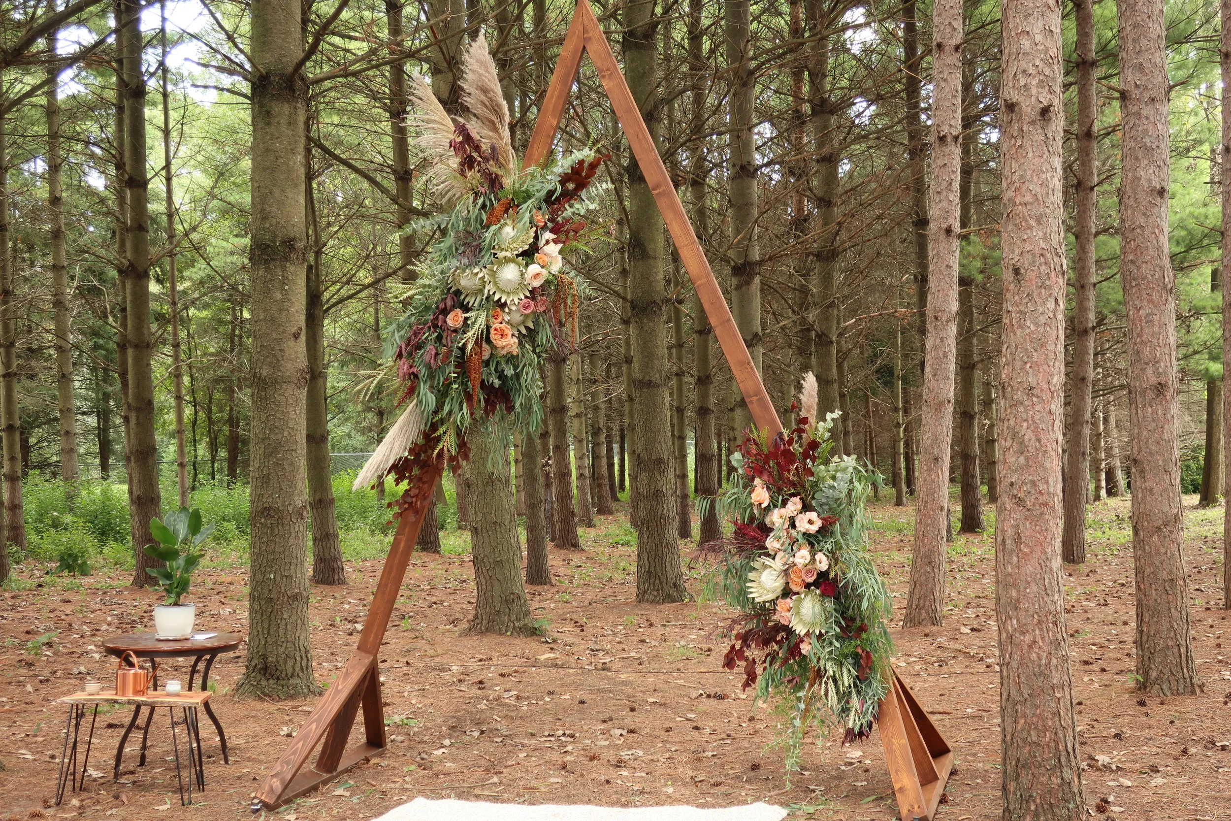  Appleton, Wis.--Sept. 1, 2019--Andropolis-Coakley Wedding--Bubolz Nature Preserve--Altar Flowers 