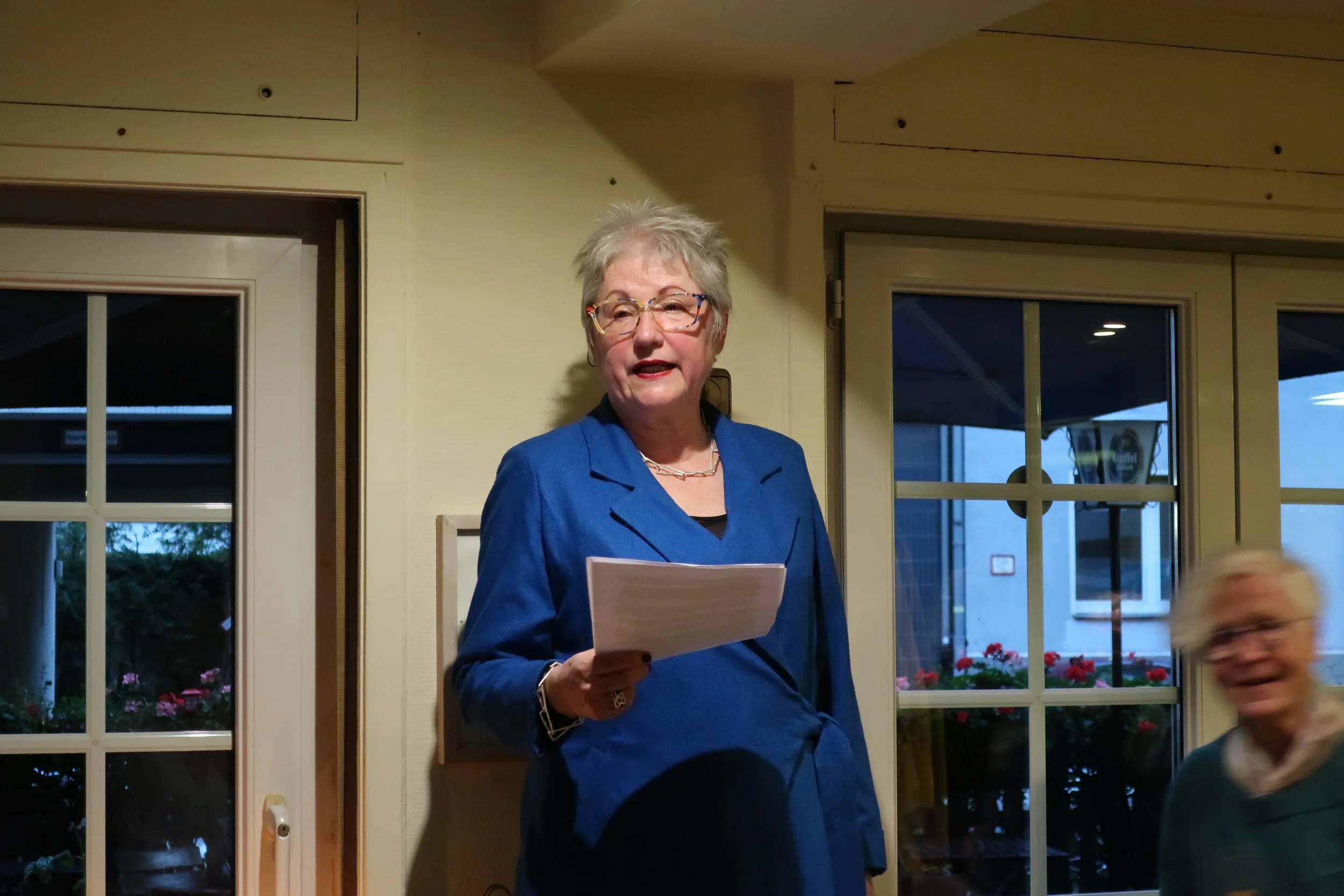  Cologne 2019--Renate Schneider's 70th Birthday at Blumenthaler Pub--Renate giving a speech 