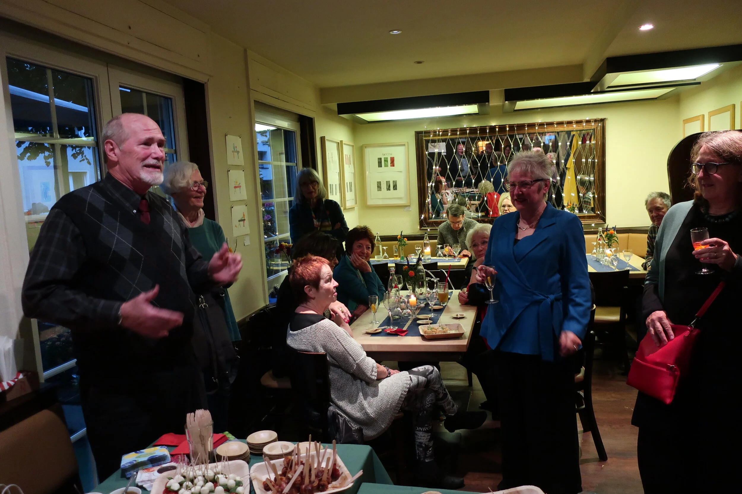  Cologne 2019--Renate Schneider's 70th Birthday at Blumenthaler Pub--Rick Schreiber giving a speech 