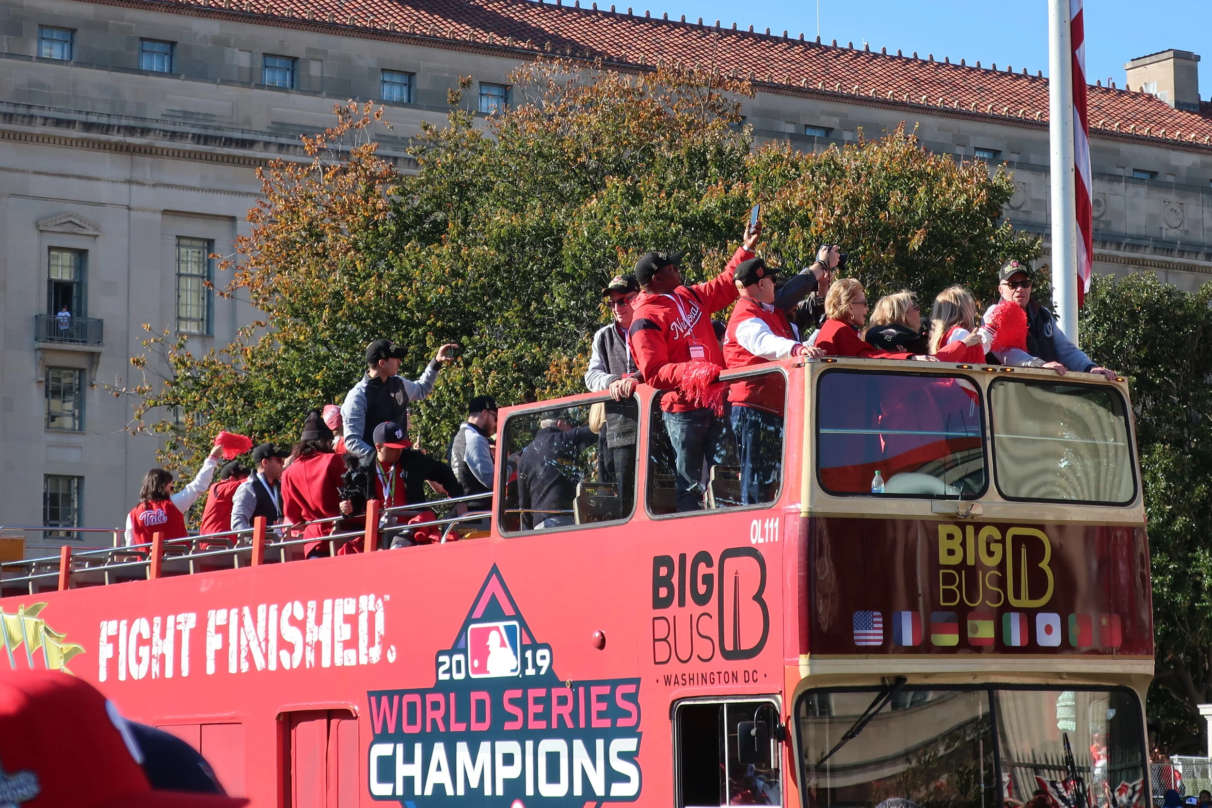  DC 2019--Nats Parade--Owner Ted Lerner (Grandpa Shark) and family 