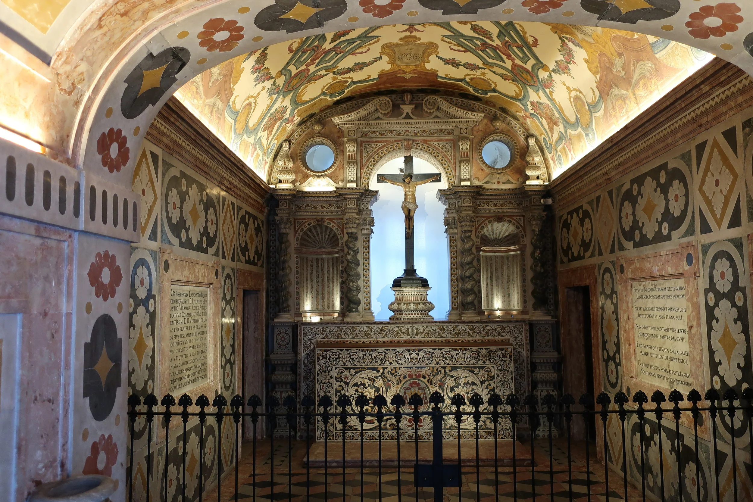  Lisbon 2019--Sao Pedro de Alcantara Convent--Side chapel 