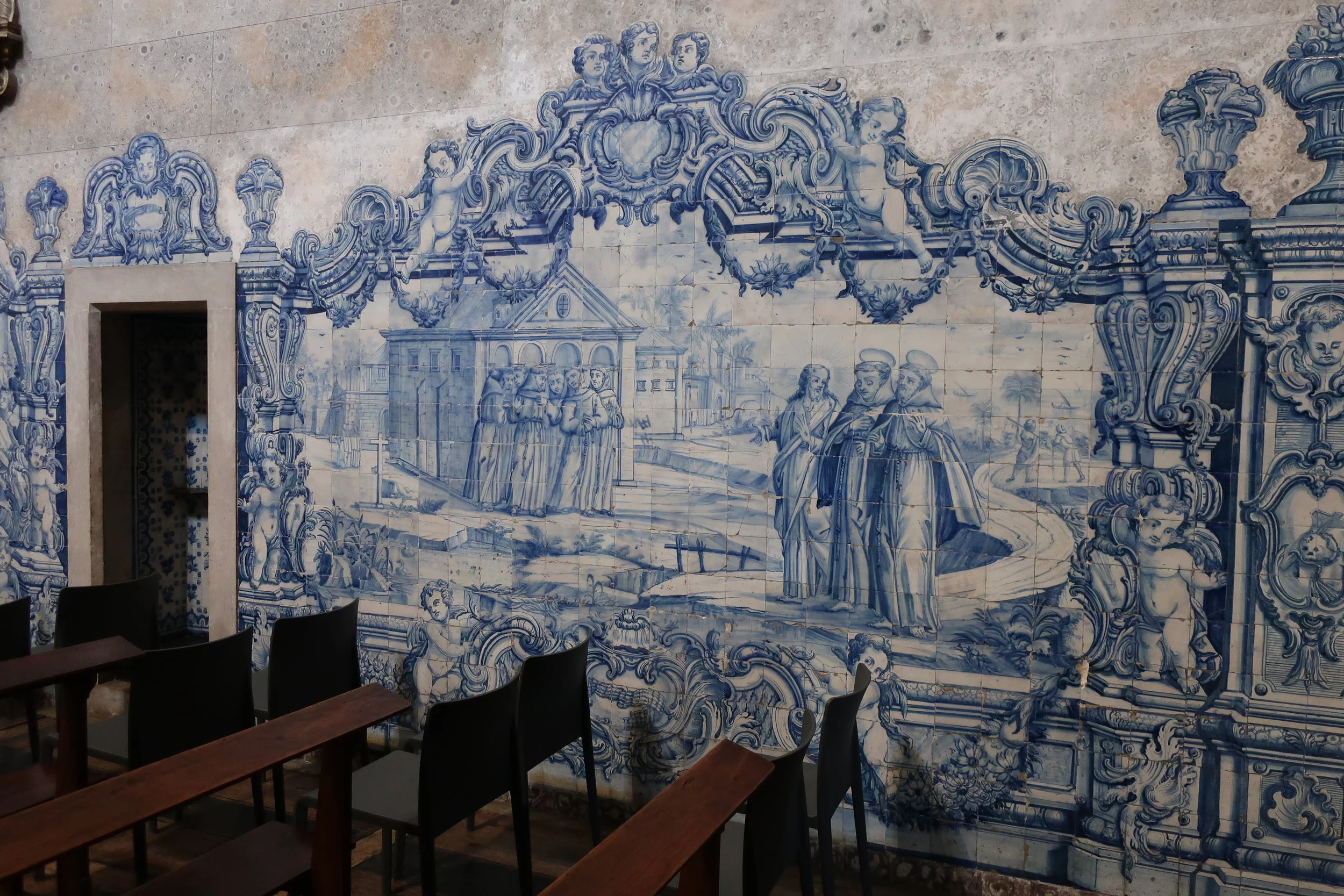  Lisbon 2019--Sao Pedro de Alcantara Convent--Detail of inside tiling 