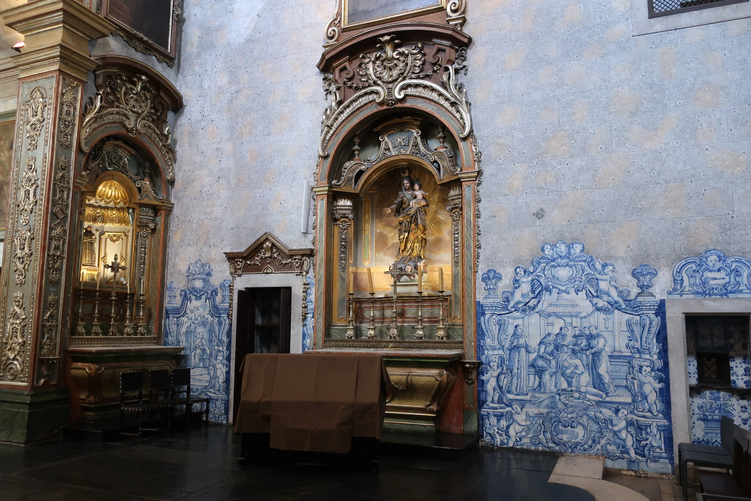  Lisbon 2019--Sao Pedro de Alcantara Convent--Side altar 