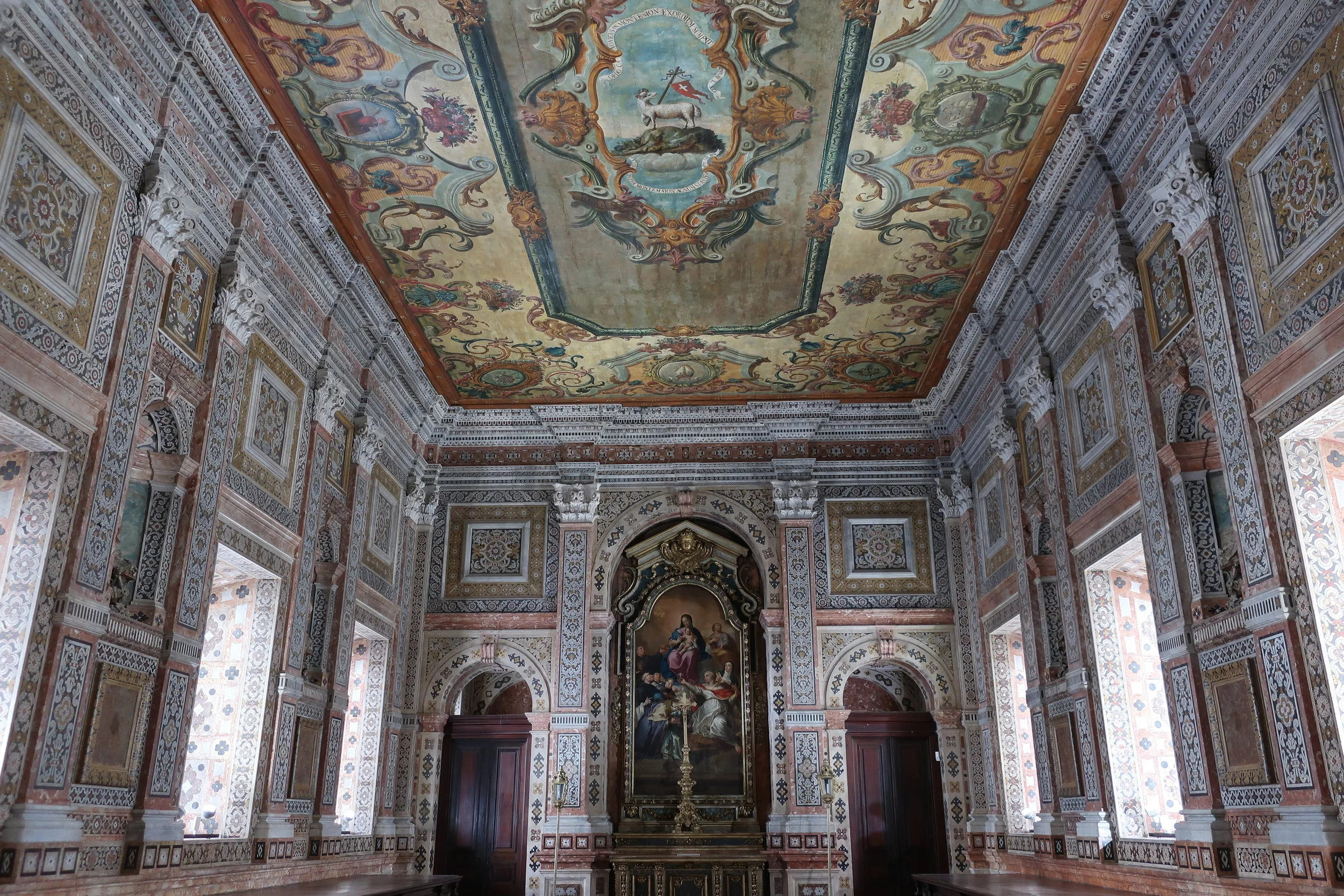  Lisbon 2019--Sao Vicente monastery main hall 