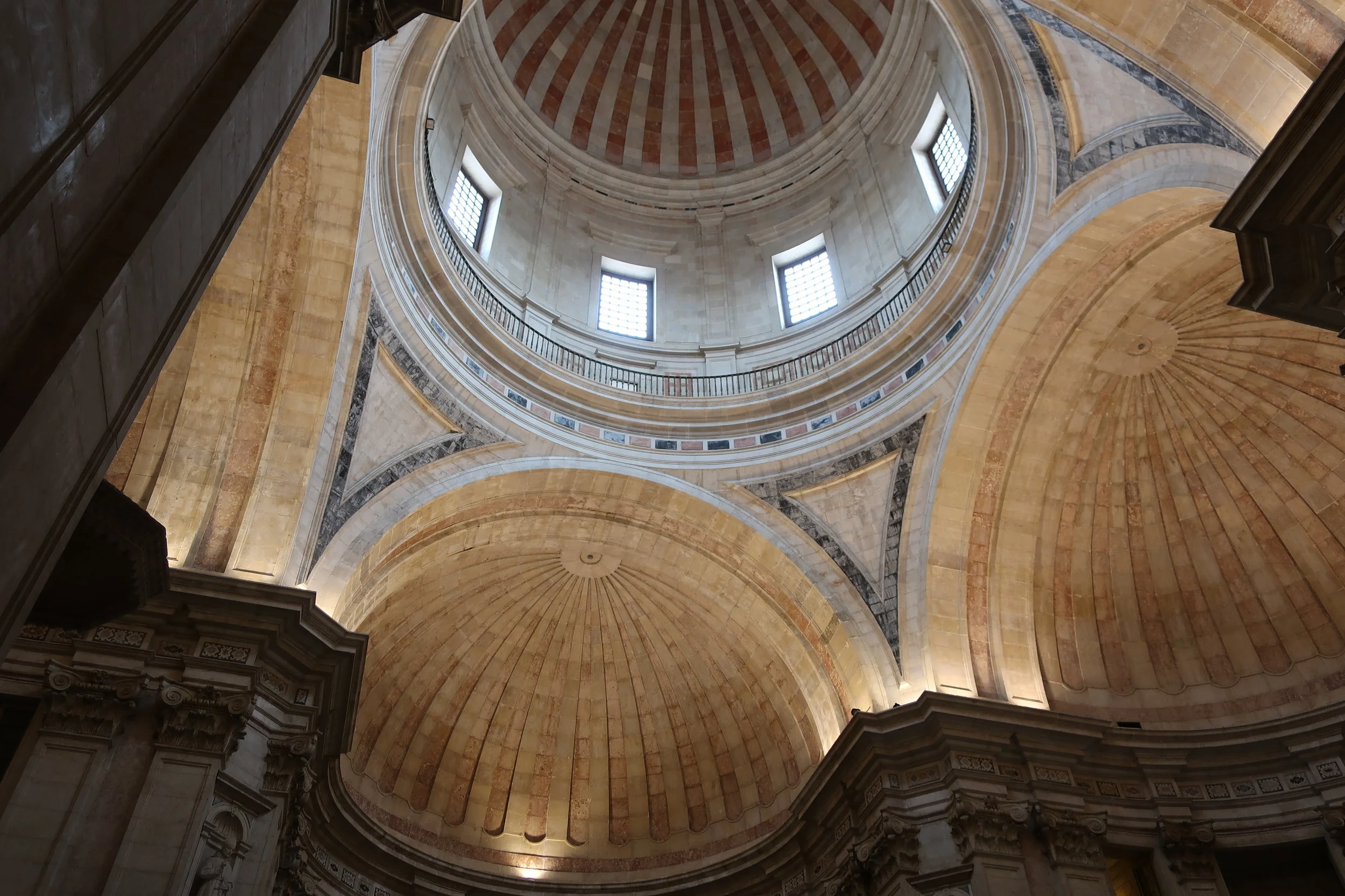  Lisbon 2019--Panteon interior, ceiling dome 