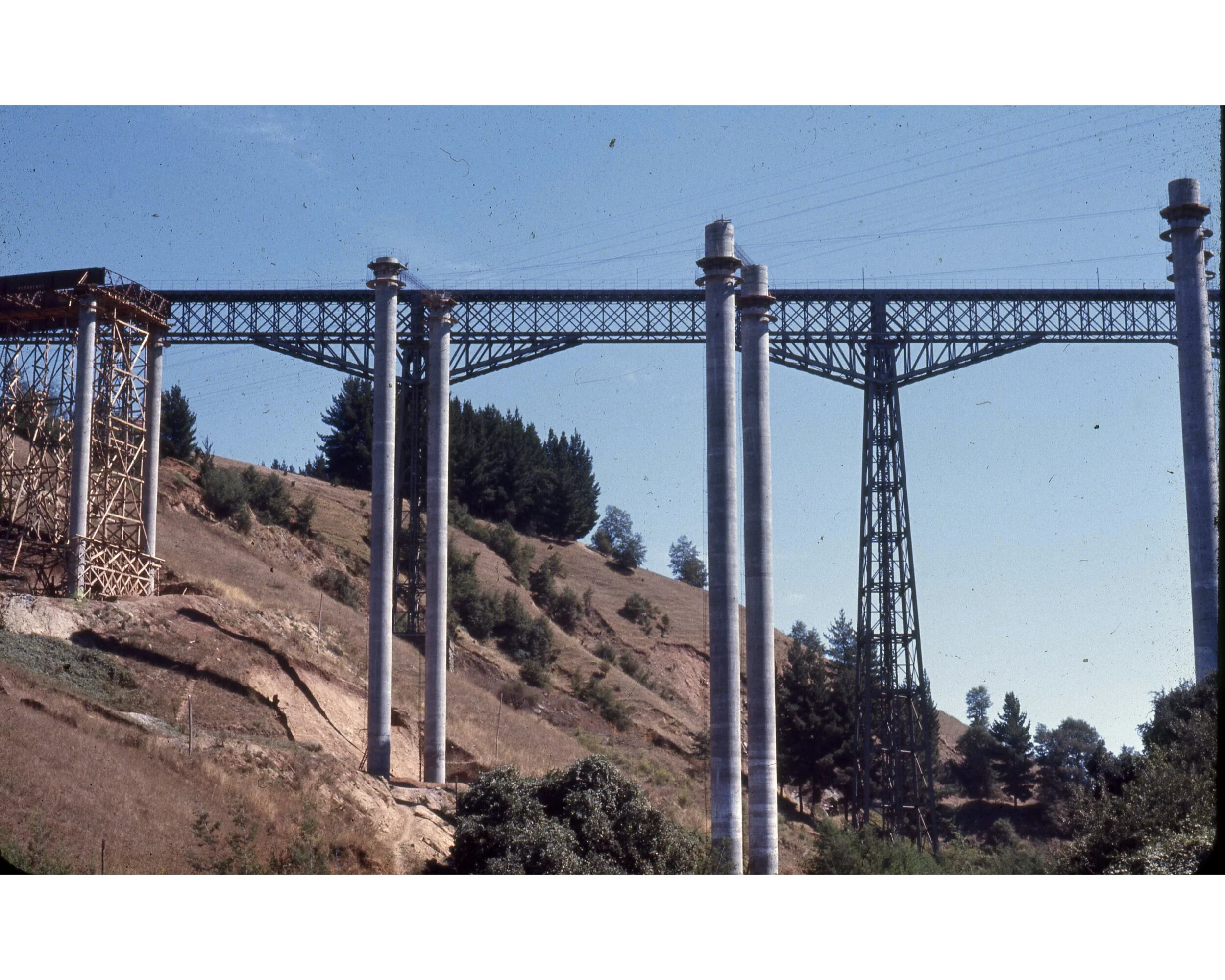  Febrero 1971	Collipulli--Cuesta de Malleco con puente nuevo bajo construccion  
