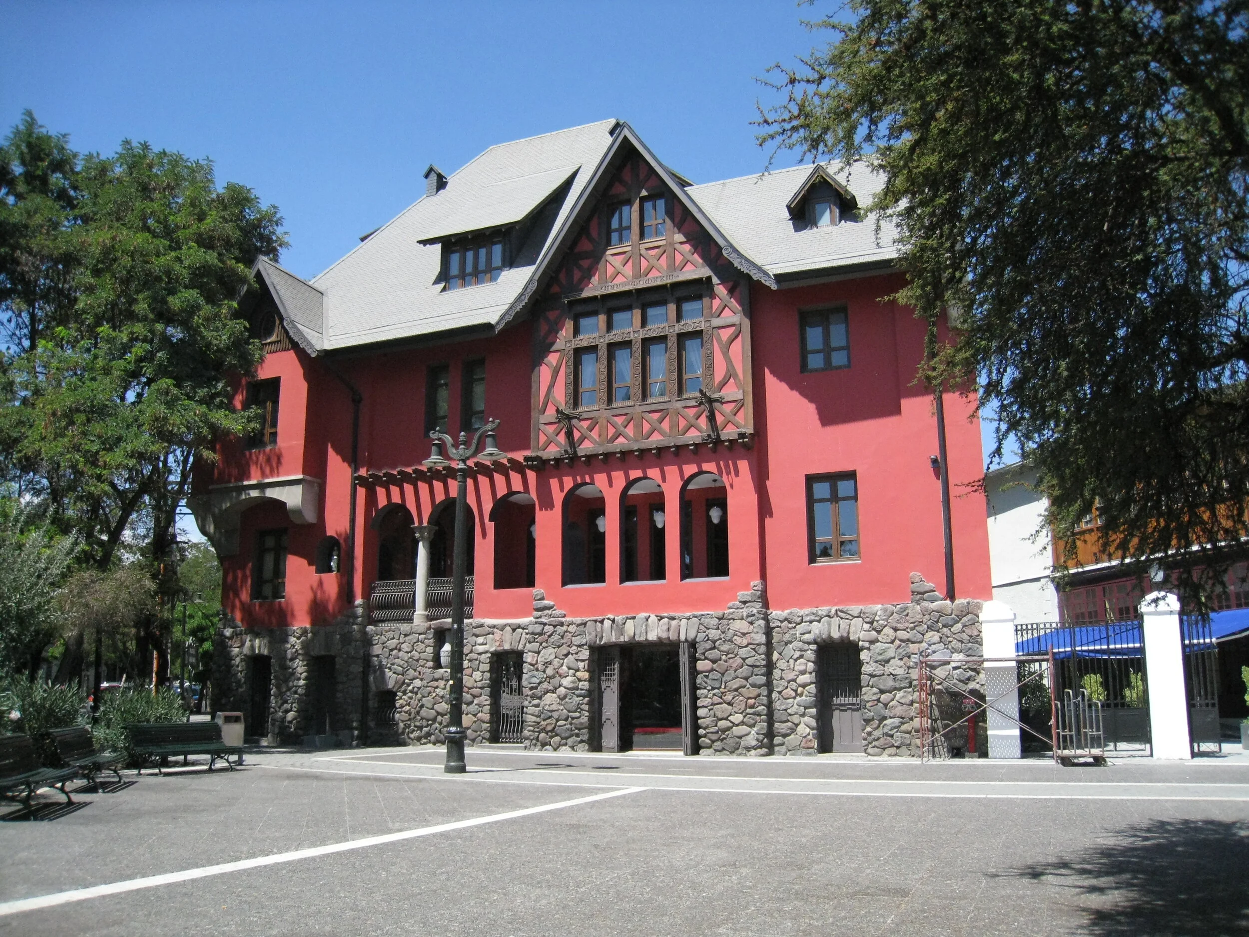  Santiago--Bellevista, the new hotel Castillo Rojo 