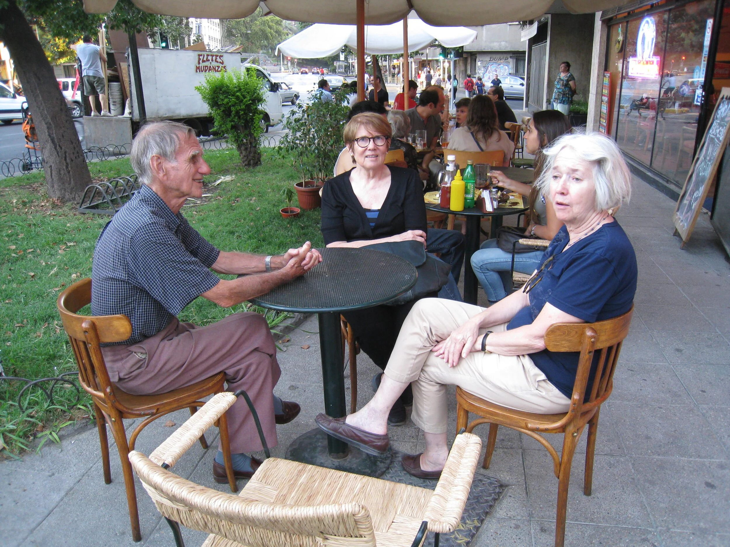  Santiago-- Paul Cullingford, Cathy Pettinari and Carrol Kindel near the Belles Artes (Chinchineria) 