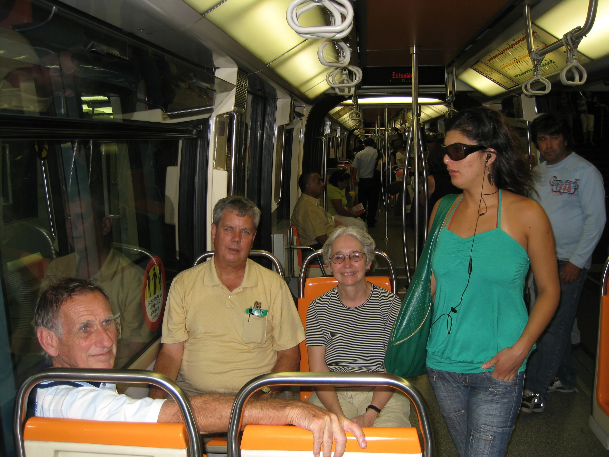  Paul Cullingford, Roger King and Carrol Kindel, with unidentified woman about to take Karl Kindel's seat 