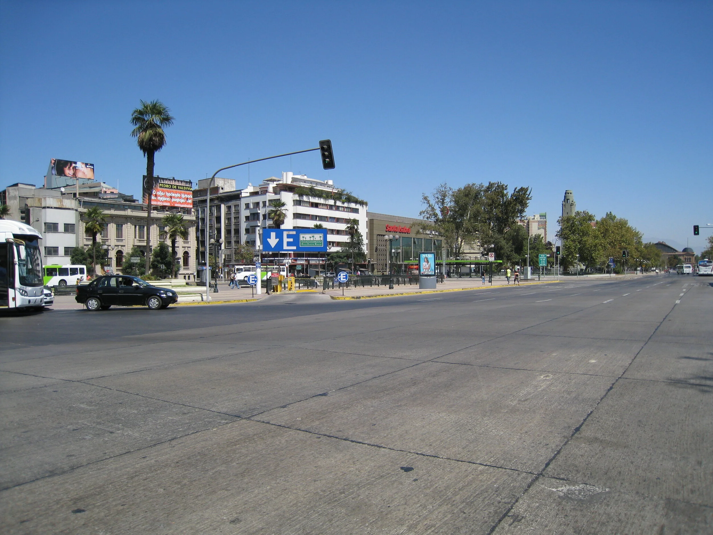  Shopping area and Santa Isabel Supermarket near Mapocho 