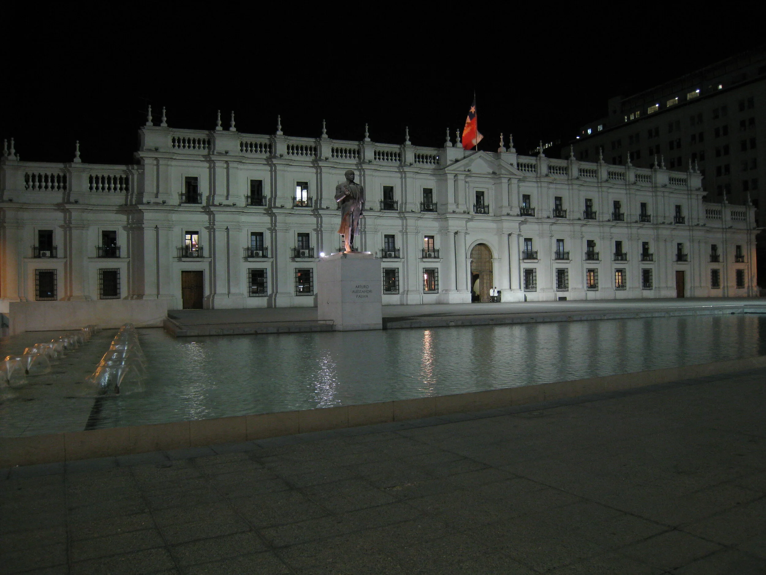  La Moneda at Night 