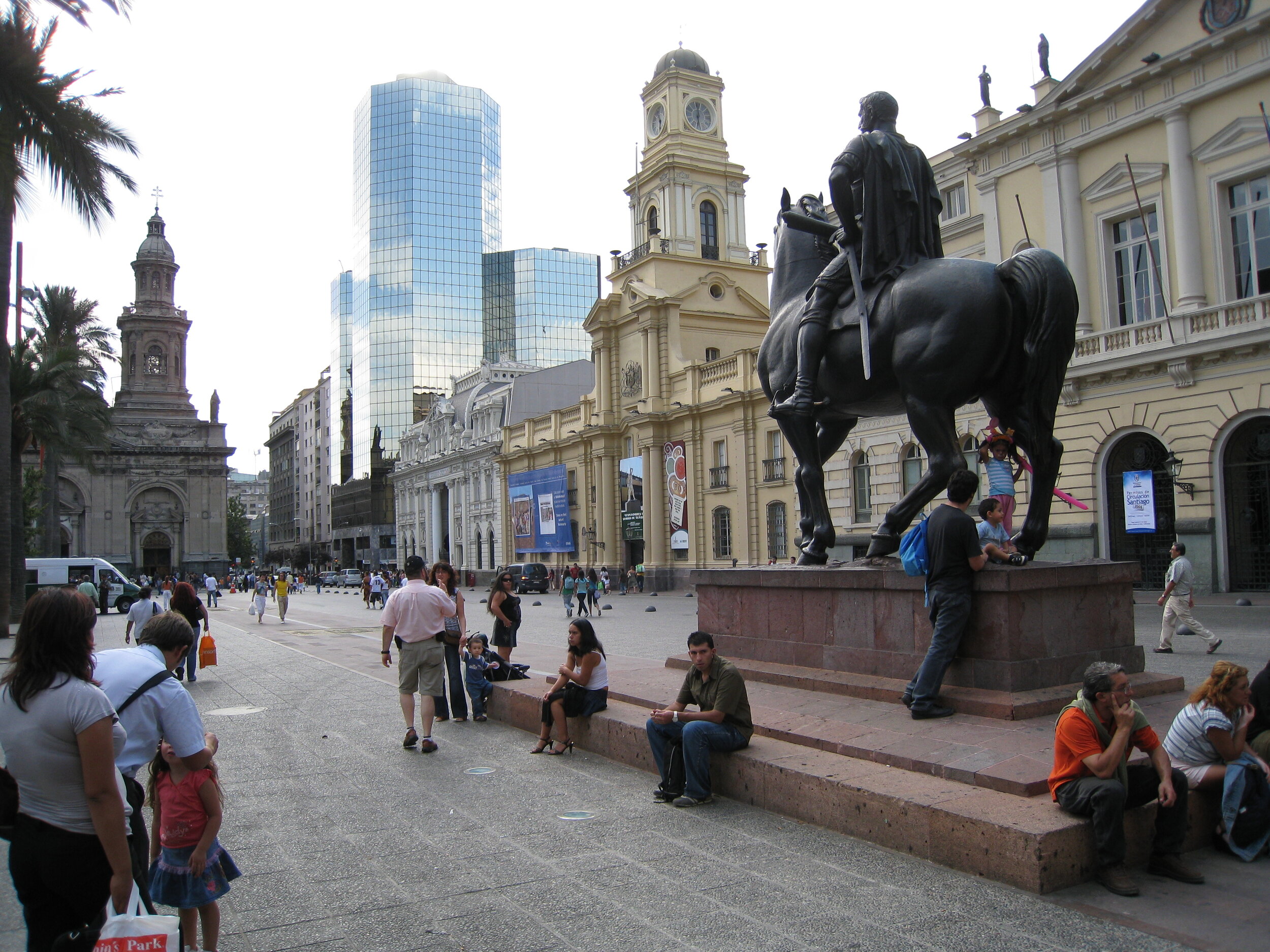  Plaza de Armas Santiago--Pedro de Valdivia with children 