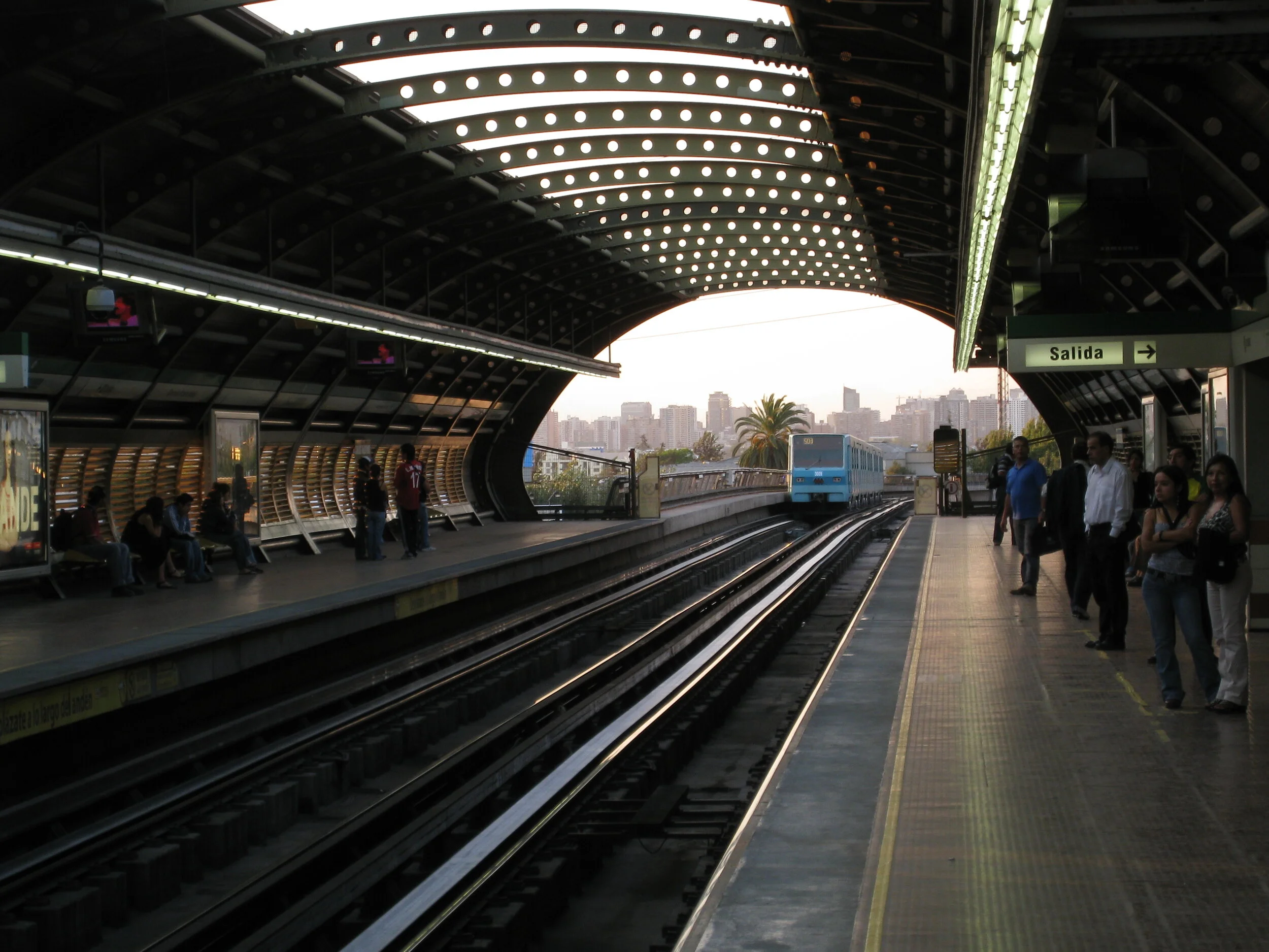  Metro Station Carlos Valdivinos 