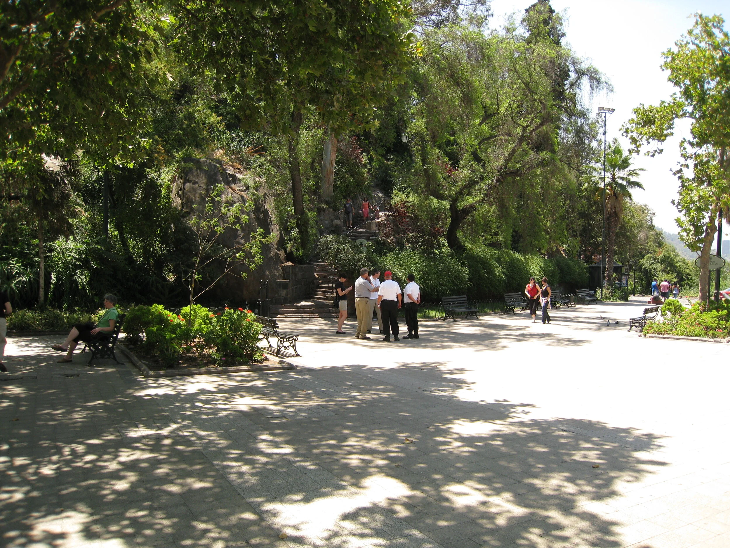  Santiago--Cerro Sta. Lucia (Roger, et.al. complaining about being charged for entering) 