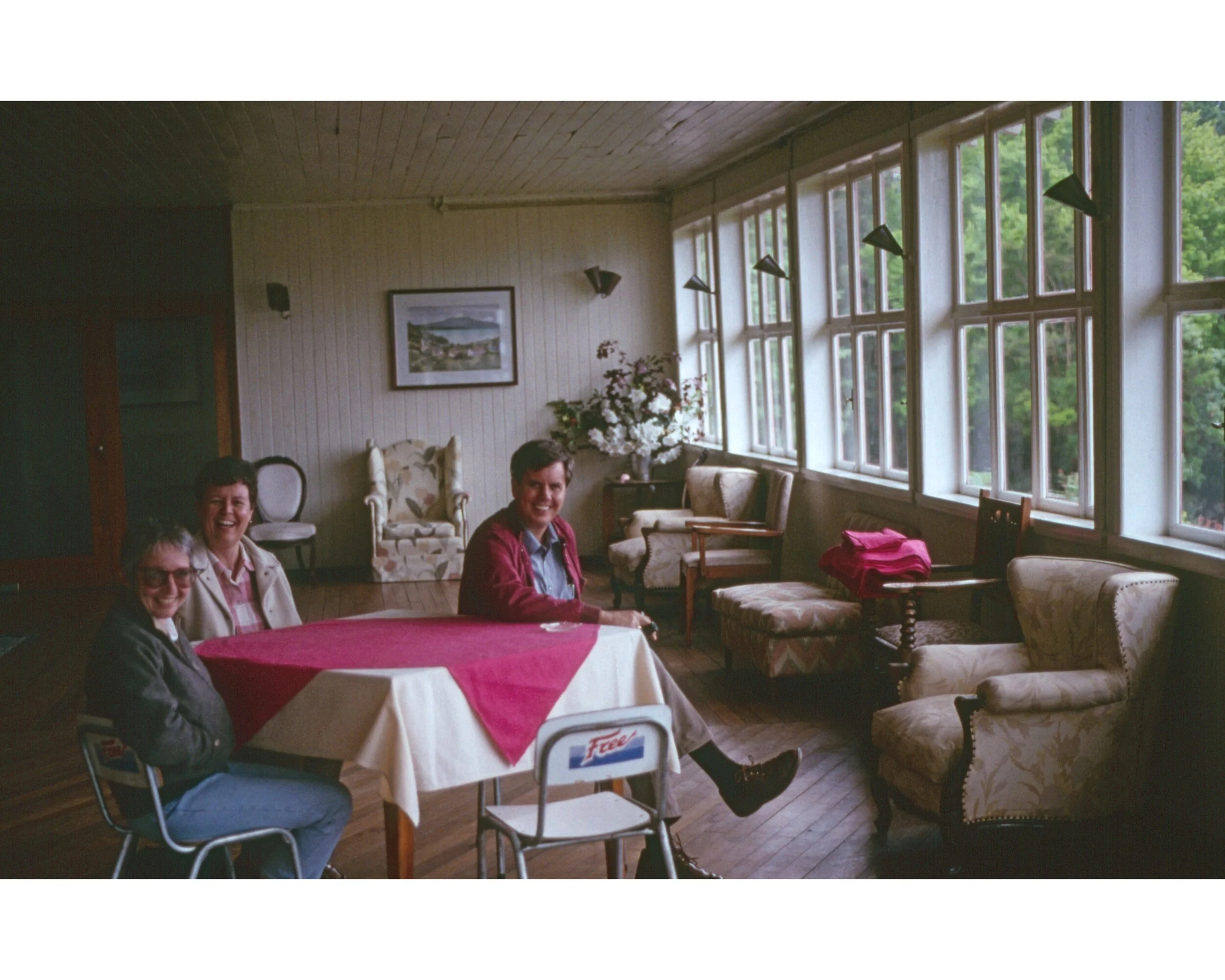  Noviembre 1990	Puerto Octay—Hotel—Carrol Kindel, Carole King y VCP Roger C. King	  