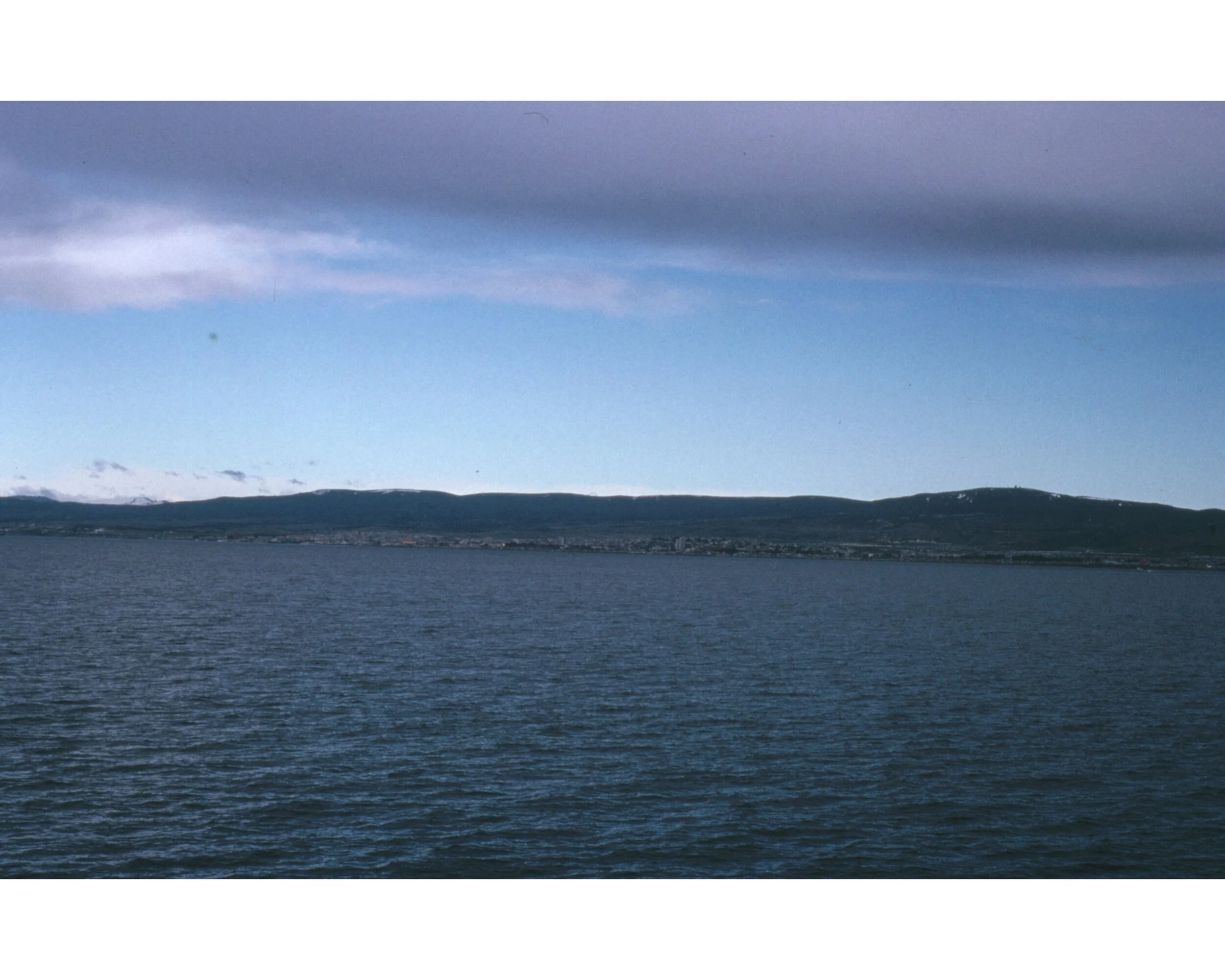  Noviembre 1990	Punta Arenas—Estrecho de Magellanes  