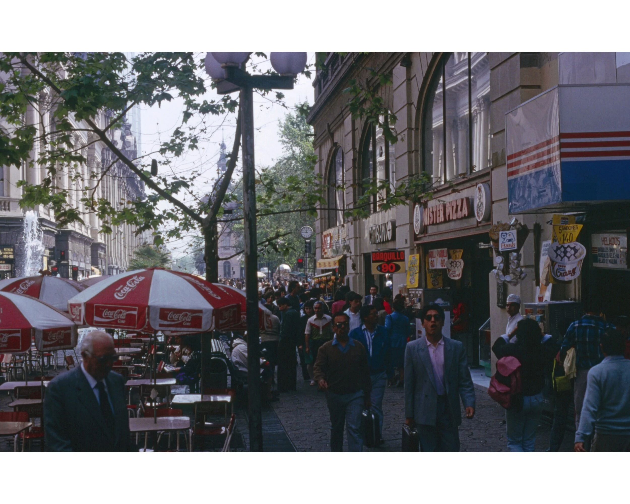  Noviembre 1990	Santiago—Cerca Plaza de Armas  