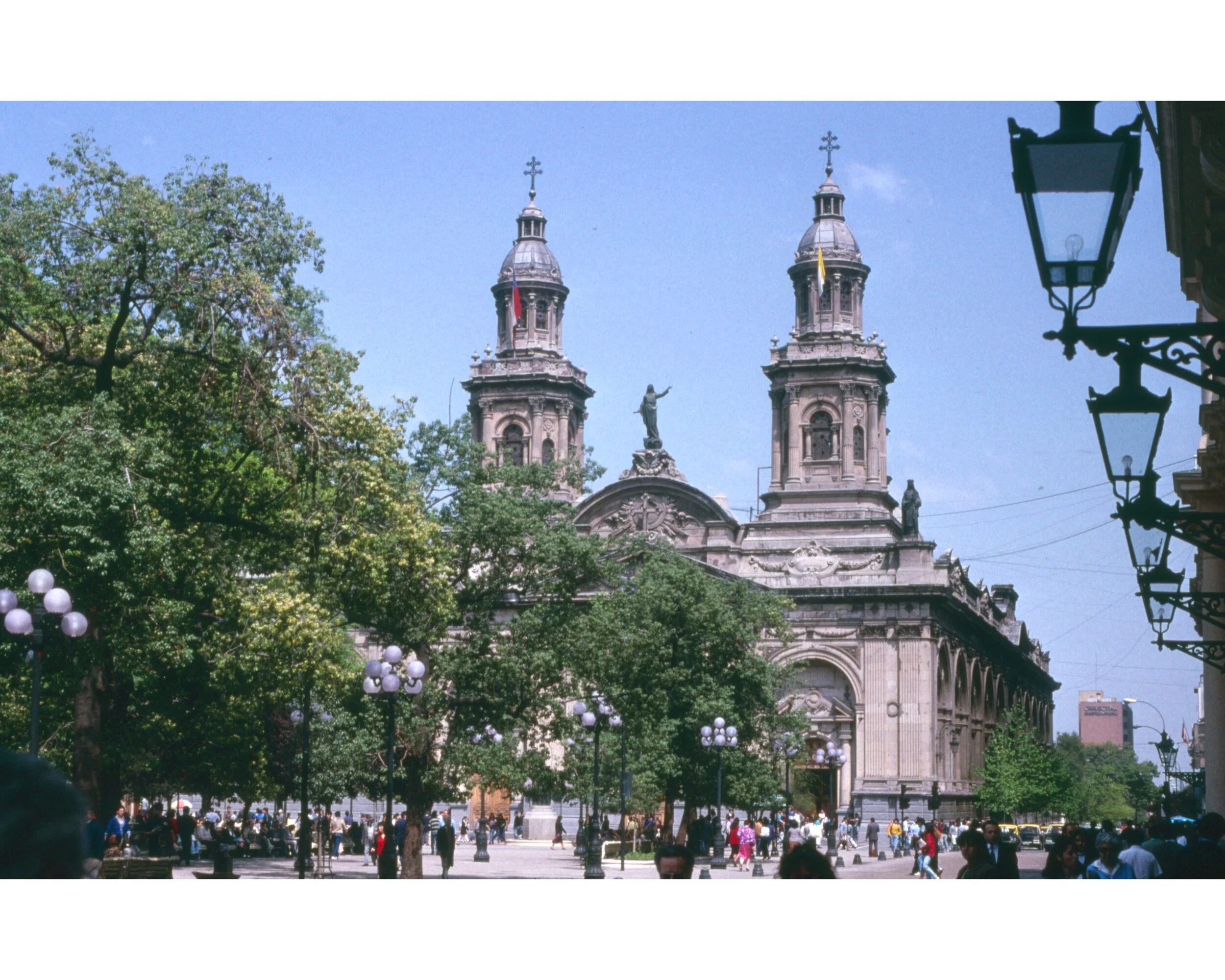  Noviembre 1990	Santiago—Catedral en Plaza de Armas 