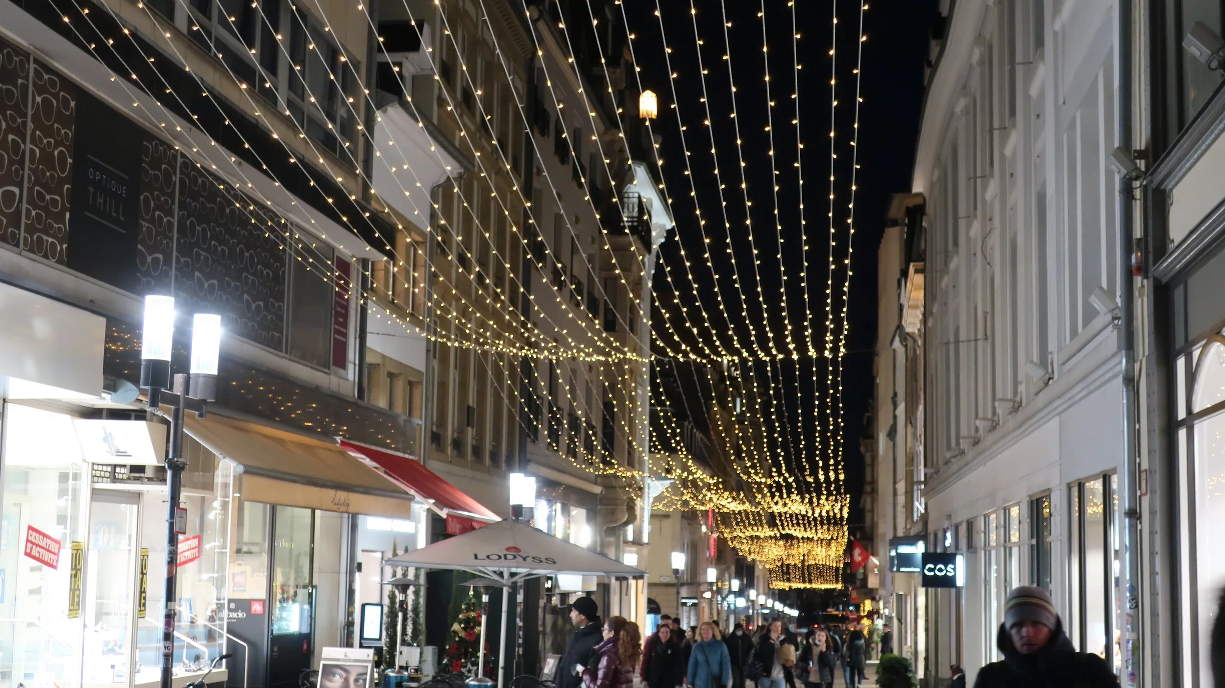 Luxembourg 2021--Rue Puerte Neuve/Phillip II holiday lighting 